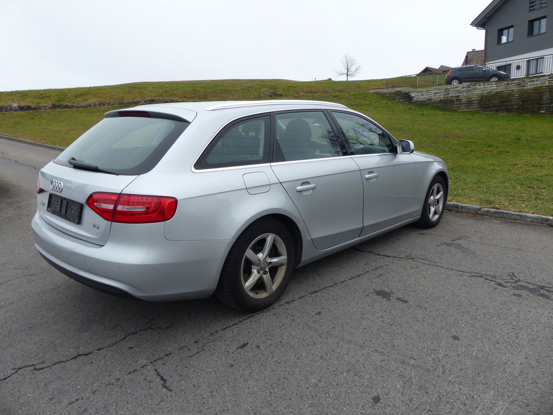 AUDI A4 Avant 2.0 TDIe-image-8