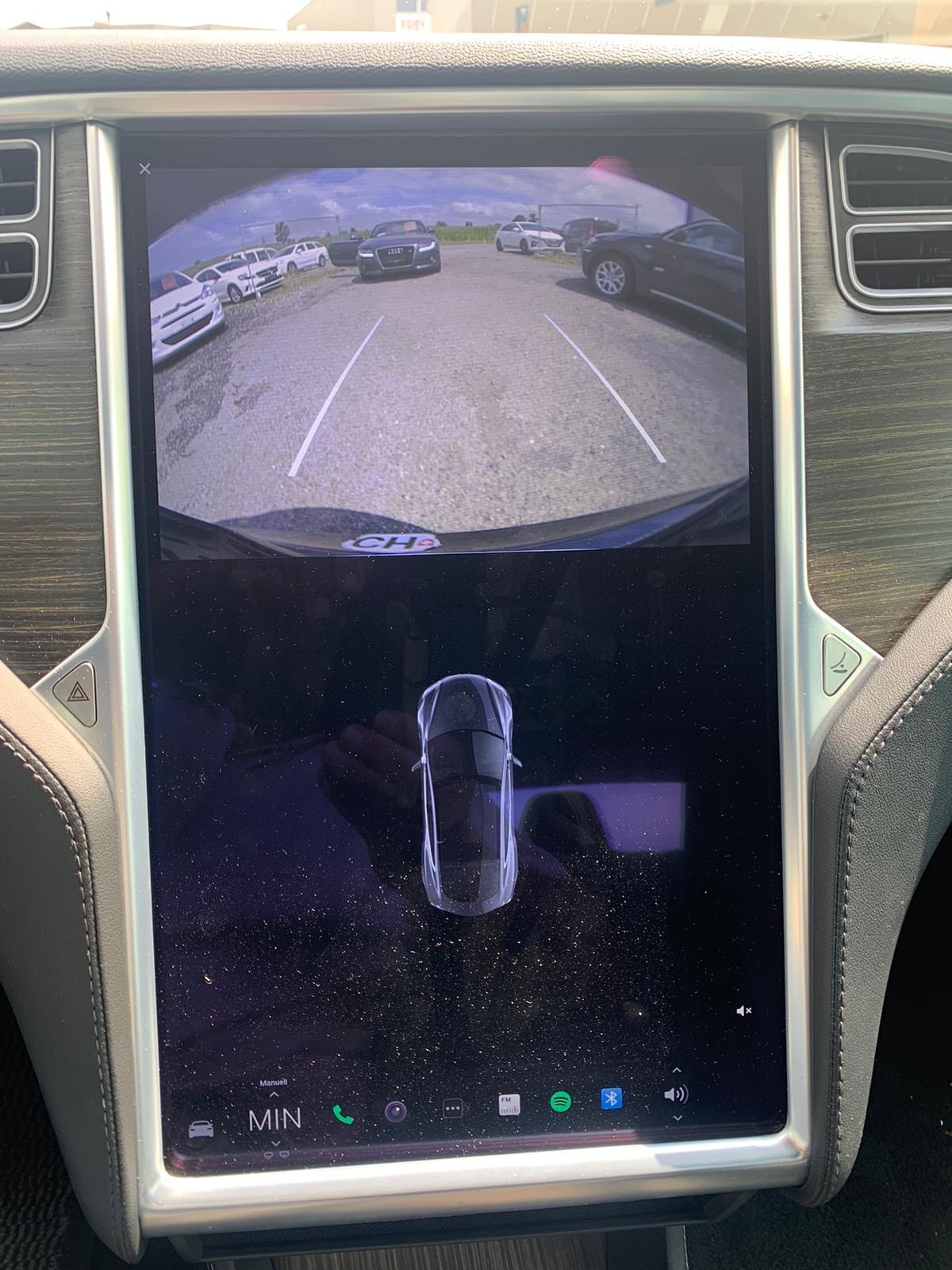 TESLA Model S 85 D-image-13
