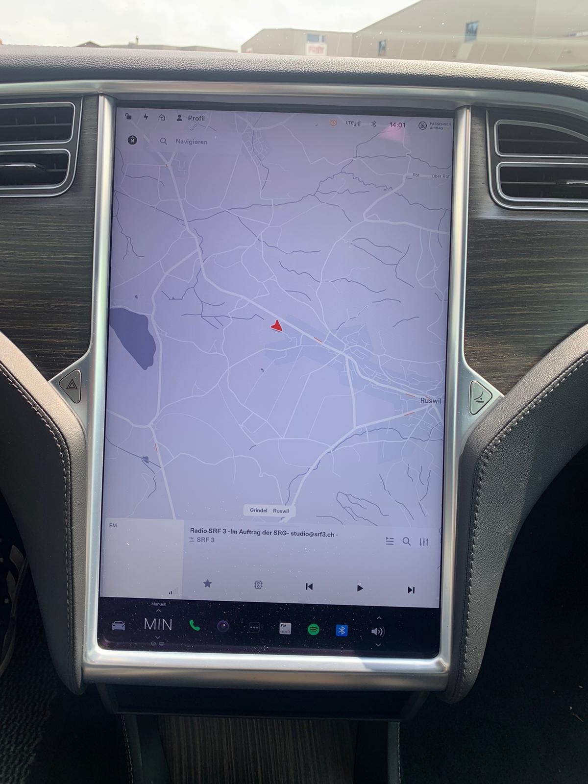 TESLA Model S 85 D-image-6