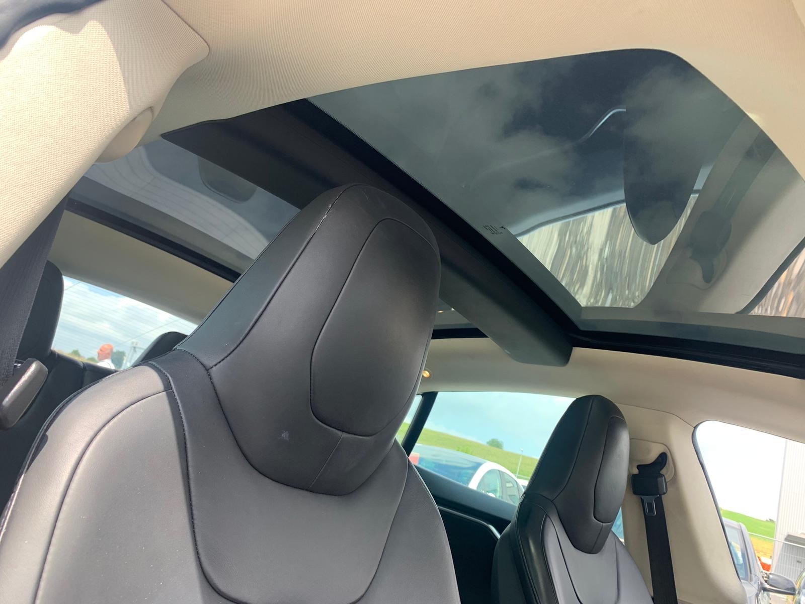 TESLA Model S 85 D-image-14