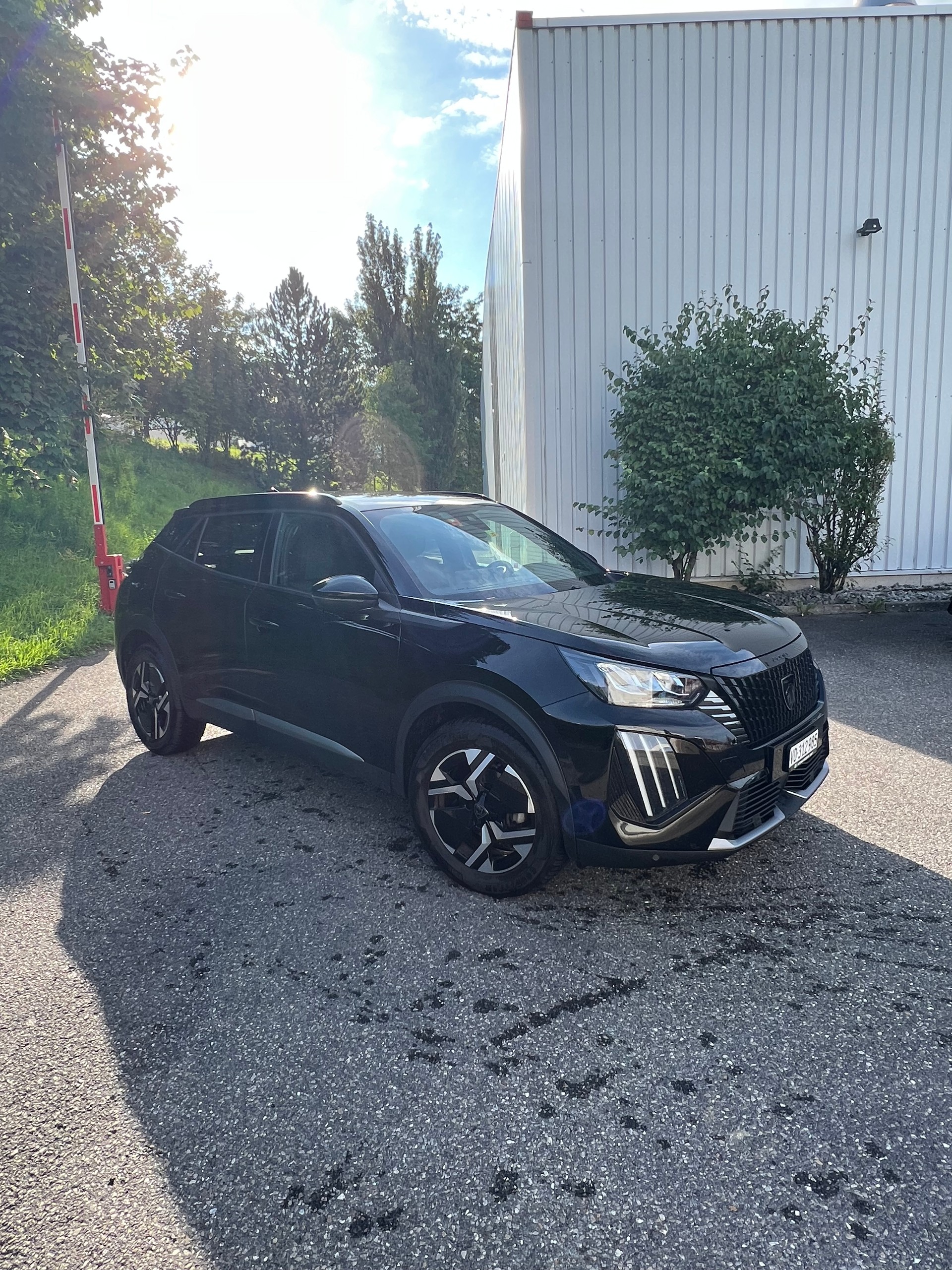 PEUGEOT 2008 1.2 PureTech Allure EAT8-image-3