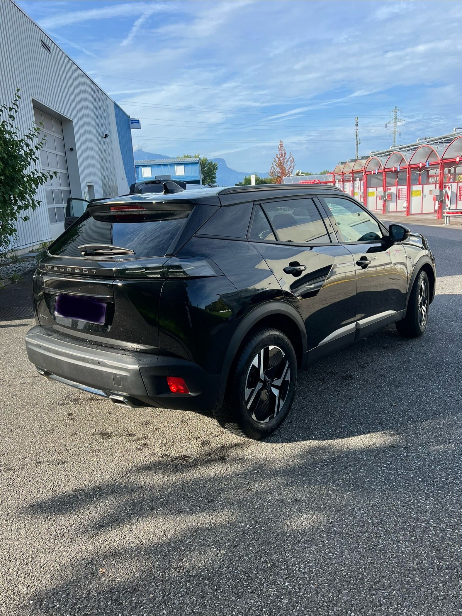 PEUGEOT 2008 1.2 PureTech Allure EAT8-image-4