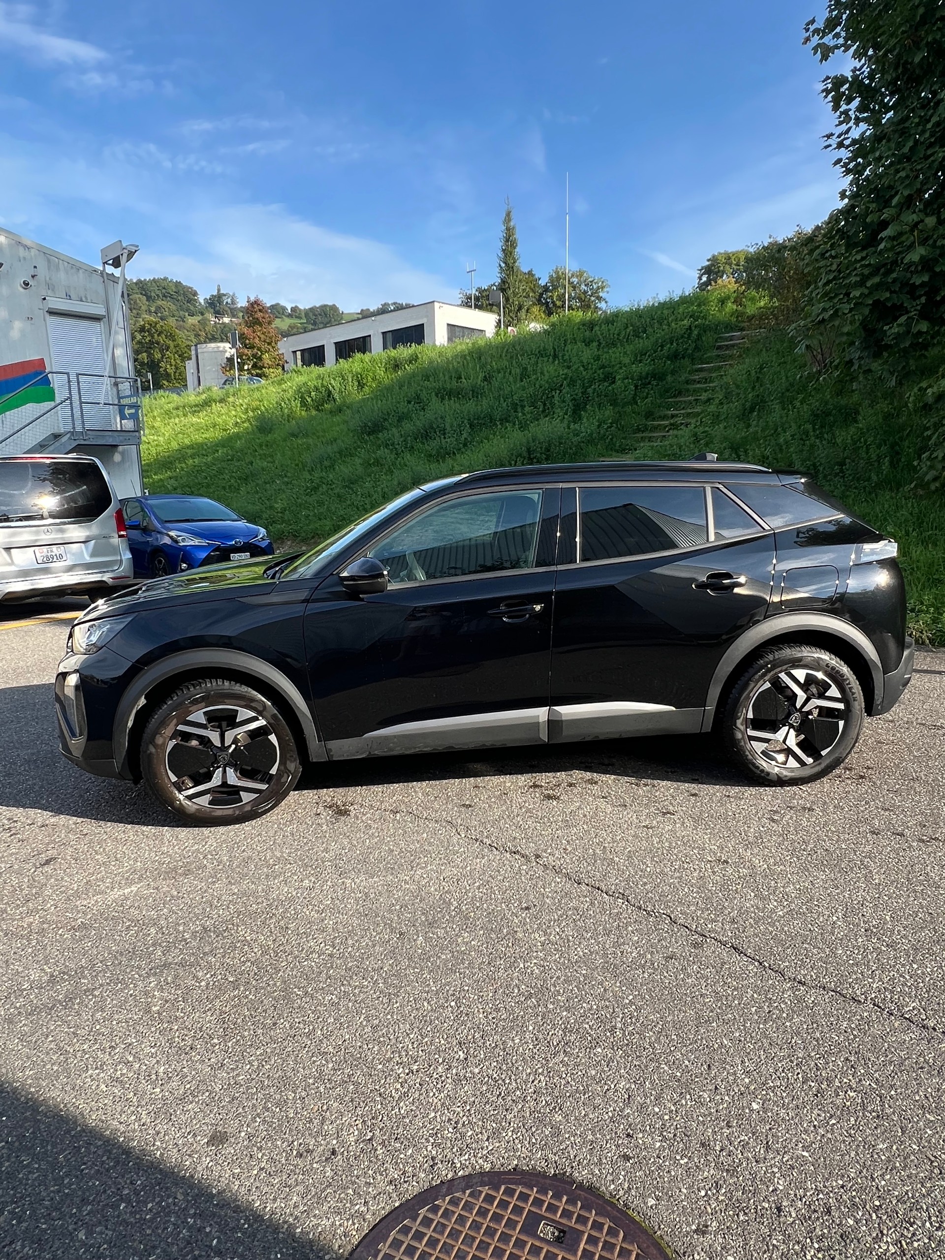 PEUGEOT 2008 1.2 PureTech Allure EAT8-image-2