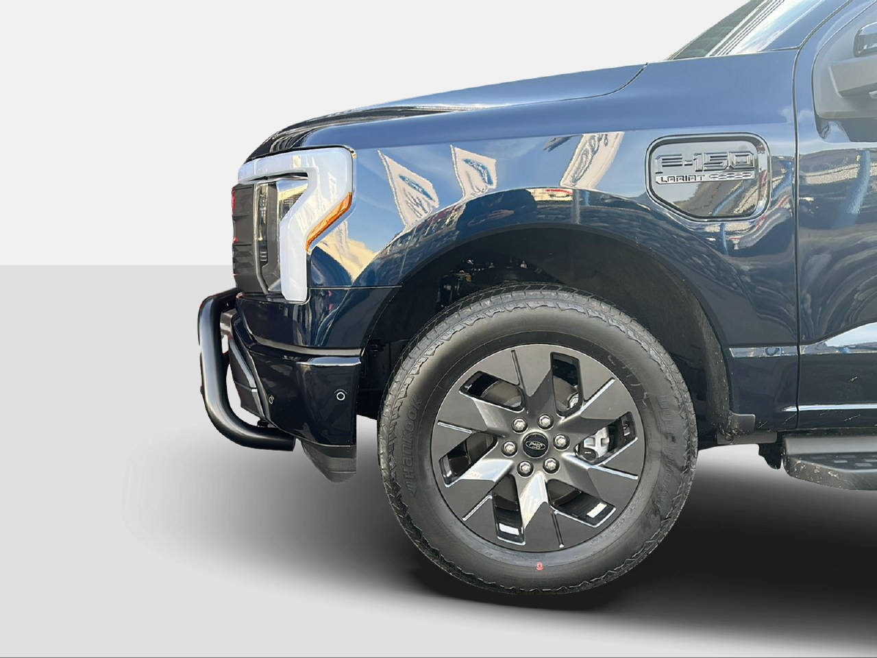 FORD F-150 Lightning DKab.Pick-up 98 kWh Lariat Launch Edition-image-13