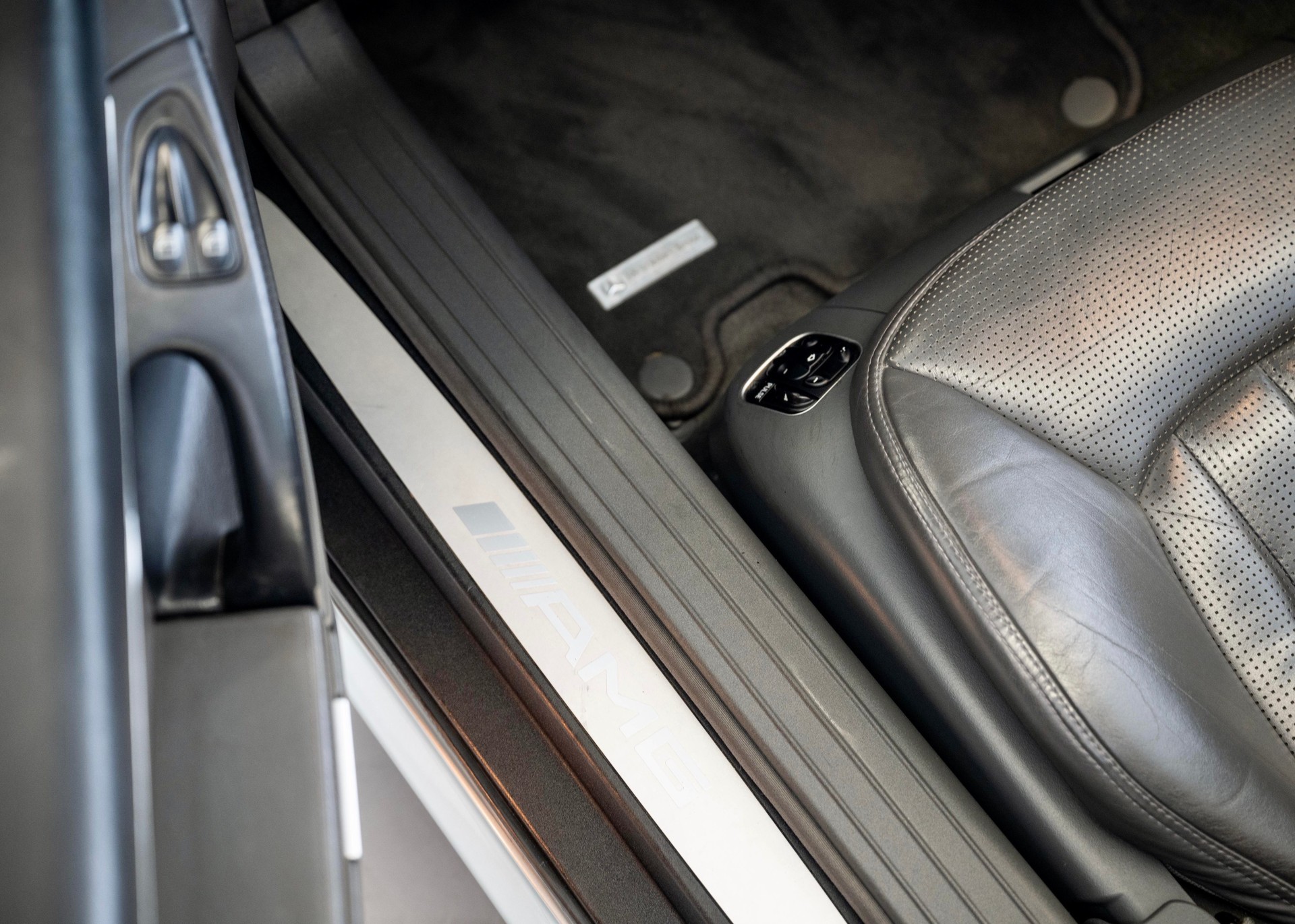 MERCEDES-BENZ SL 55 AMG (Leasing 0.80%, Swiss car, 500 hp, 2nd hand, full Mercedes history) - SOLD !-image-28