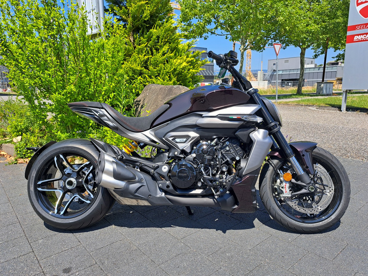 DUCATI X Diavel V4-image-1