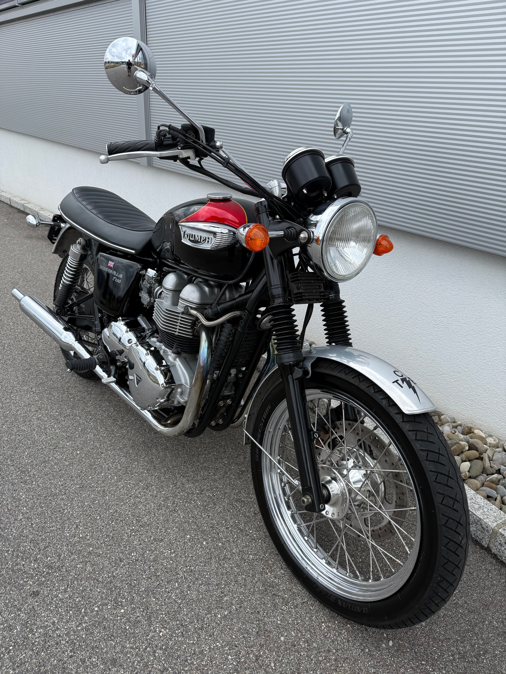 TRIUMPH Bonneville 800 T 100-image-1