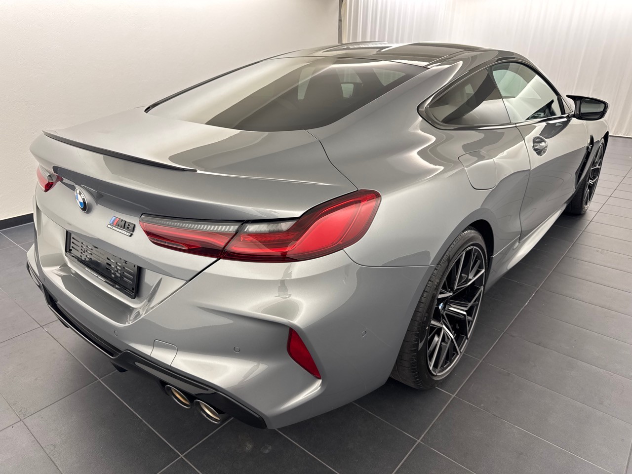 BMW M8 xDrive M Competition-showroom-element-2