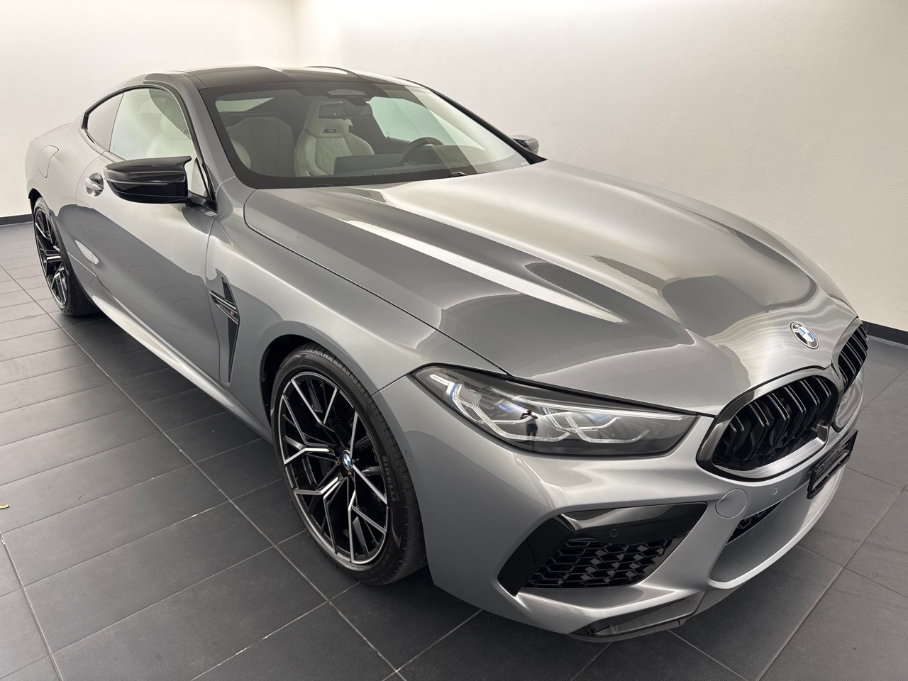 BMW M8 xDrive M Competition-showroom-element-3