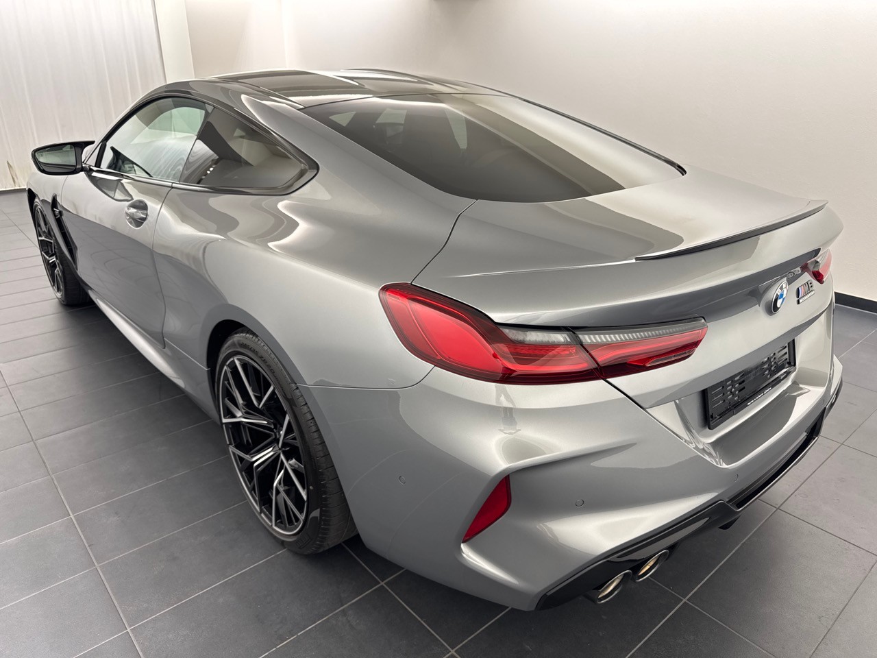 BMW M8 xDrive M Competition-showroom-element-1