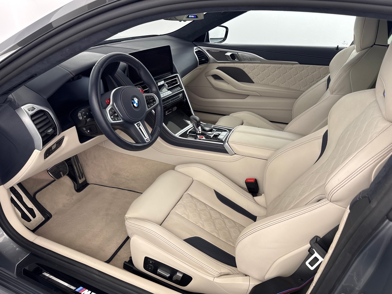 BMW M8 xDrive M Competition-image-4