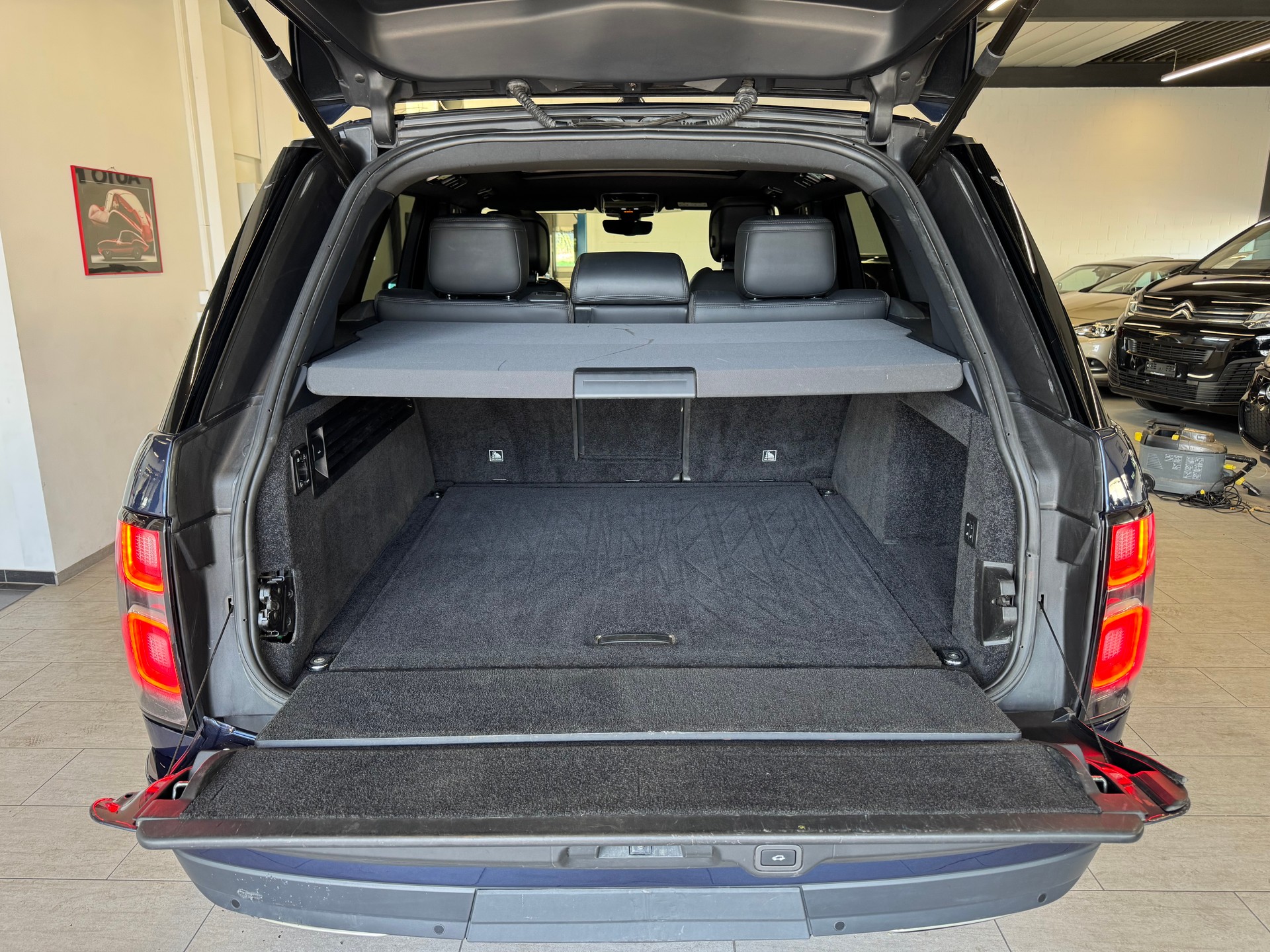 LAND ROVER Range Rover 3.0 SDV6 Vogue Automatic-image-24
