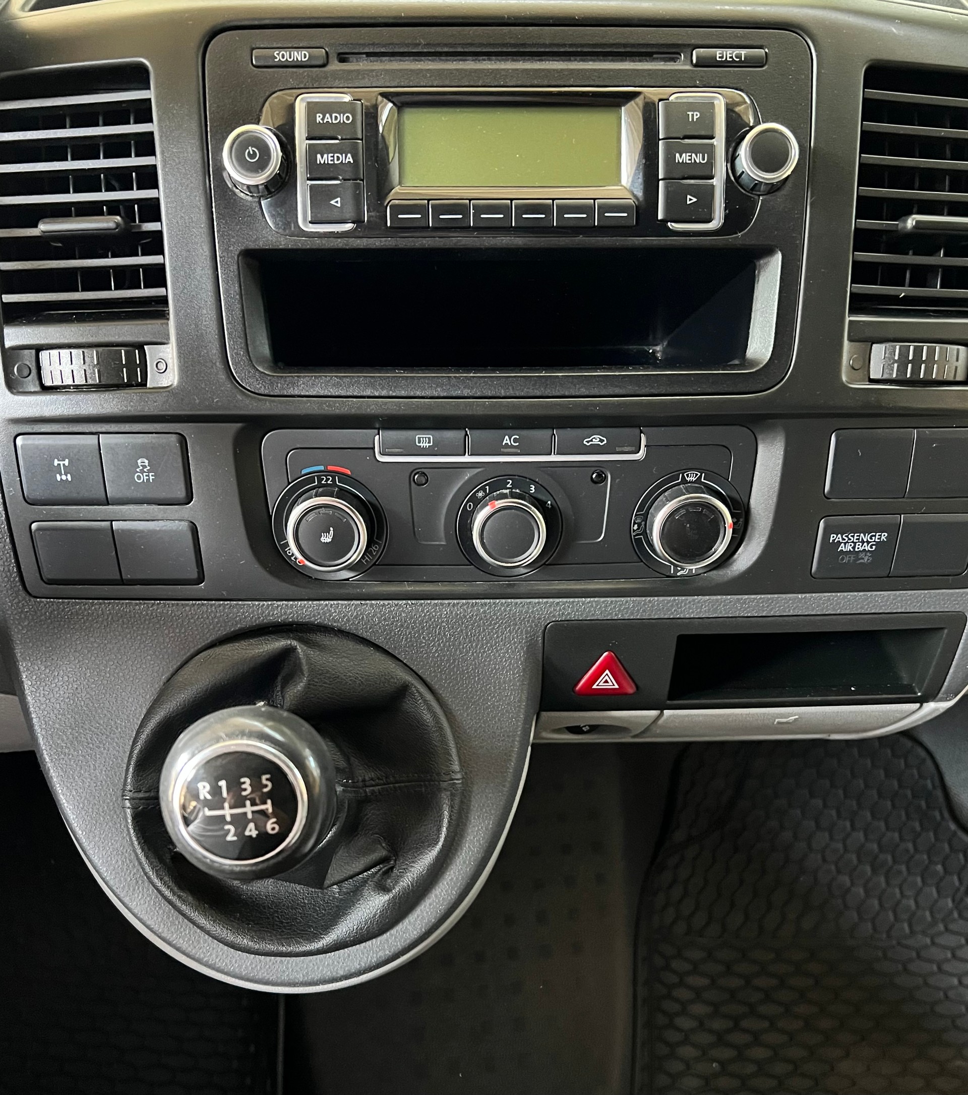 VW T5 2.0 TDI 4motion / Differenzialsperre hinten/ 5-Sitzplätze / Summermobil (ähnlich California)-image-6