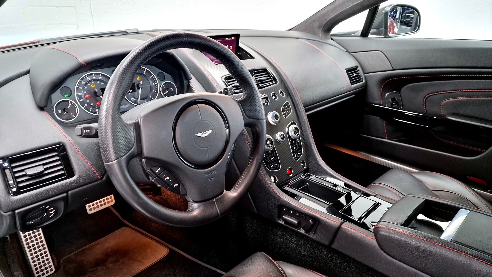 ASTON MARTIN V12 Vantage Coupé 6.0 S Sportshift-image-11