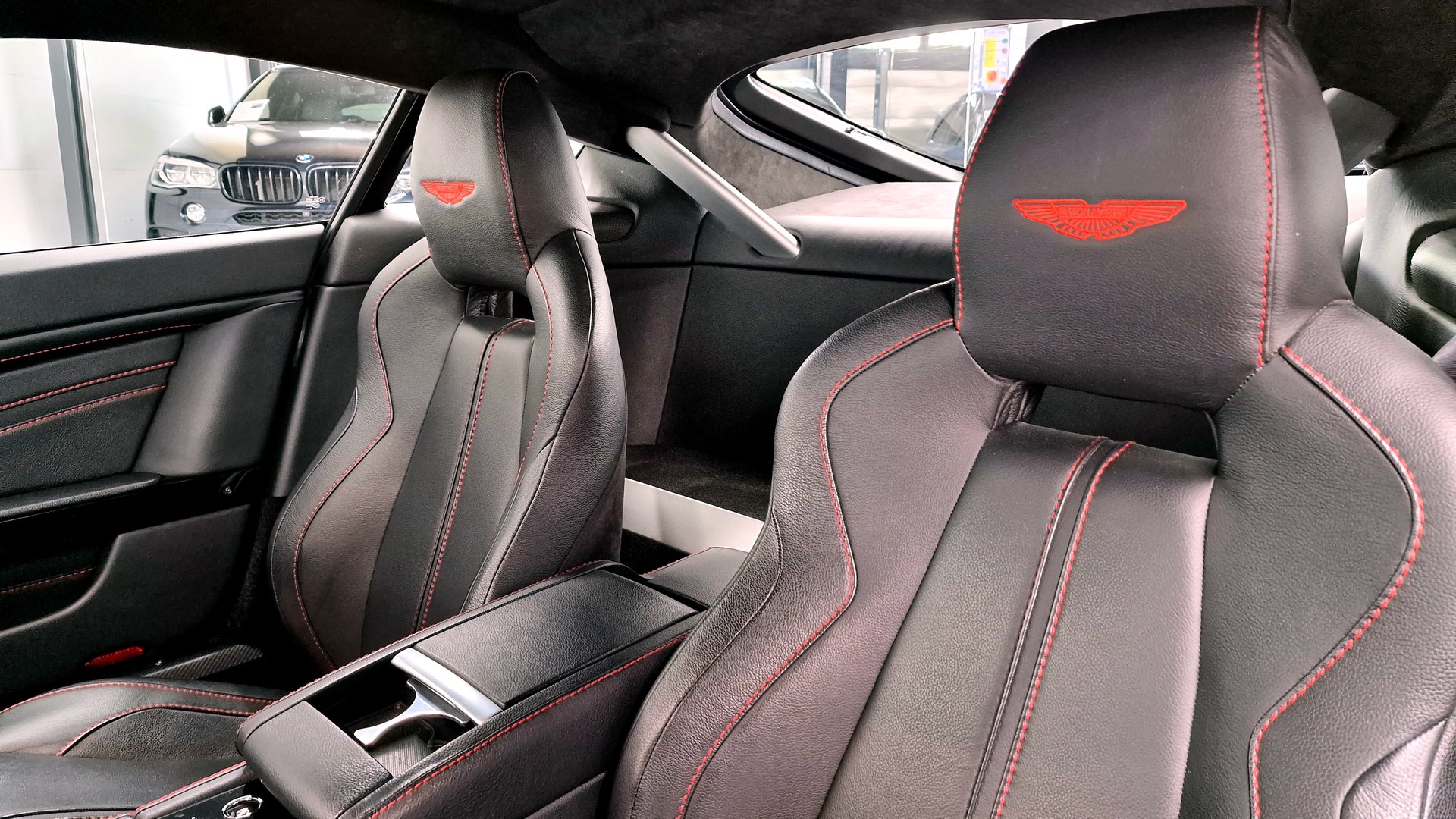 ASTON MARTIN V12 Vantage Coupé 6.0 S Sportshift-image-12