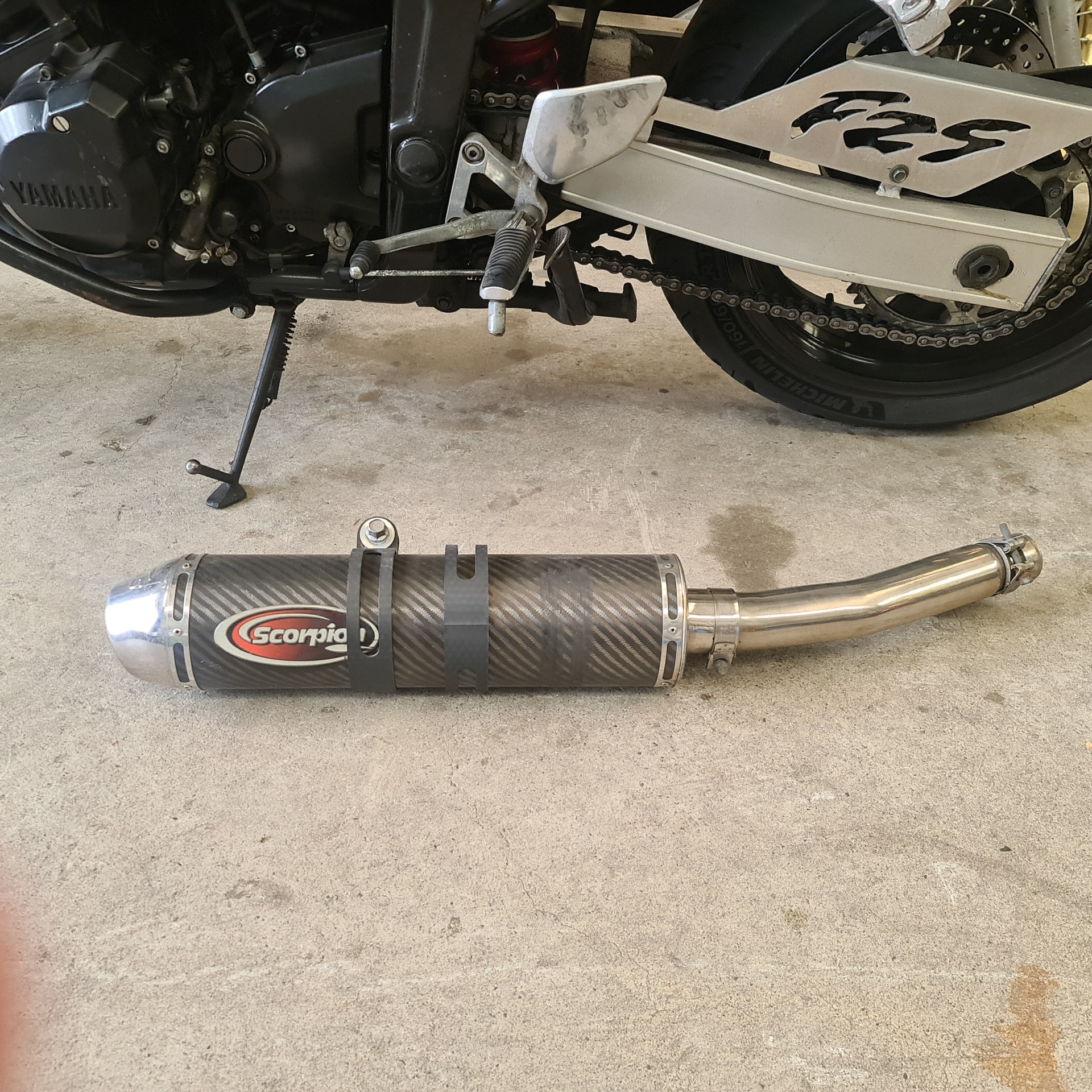 YAMAHA FZS 600 Fazer-image-11