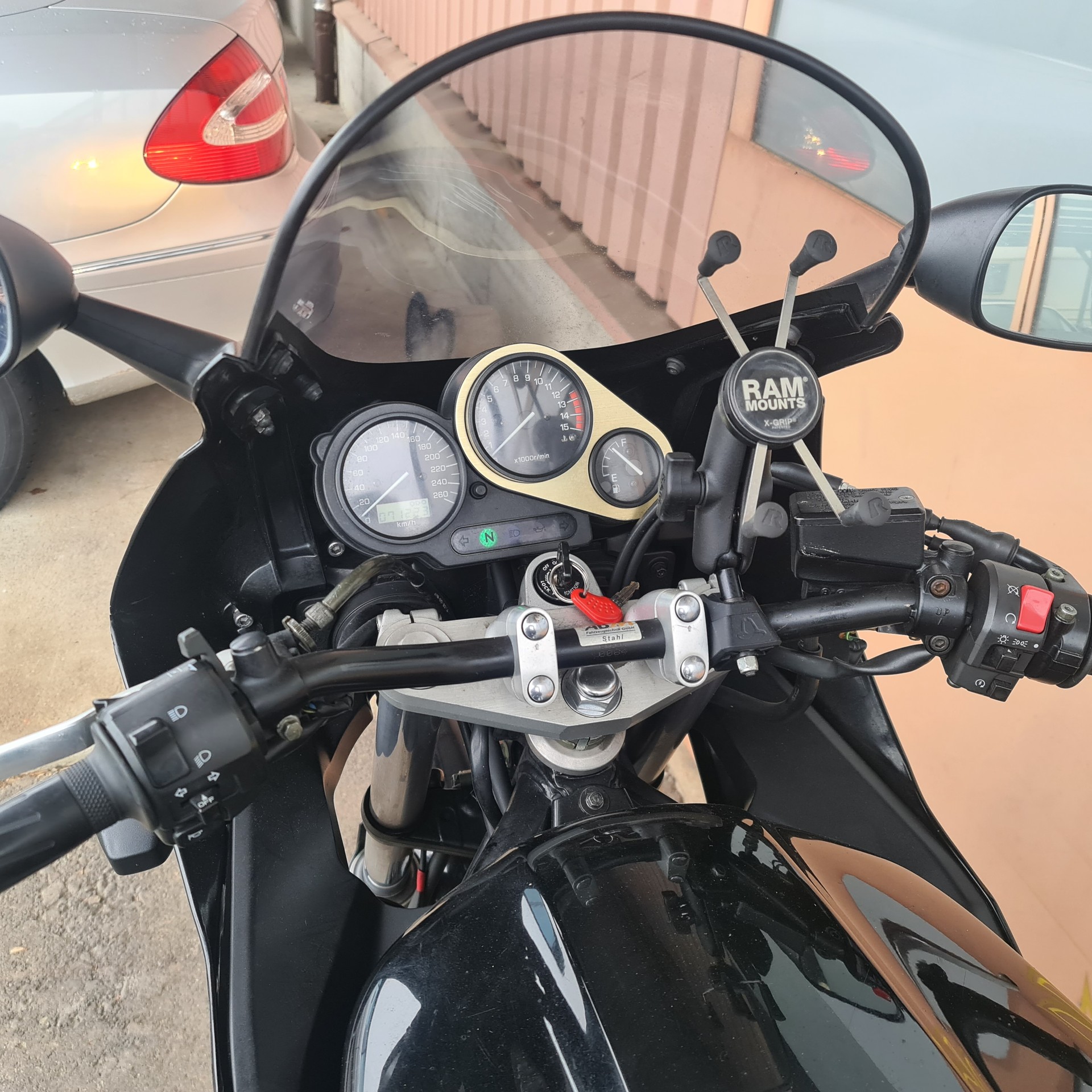 YAMAHA FZS 600 Fazer-image-4