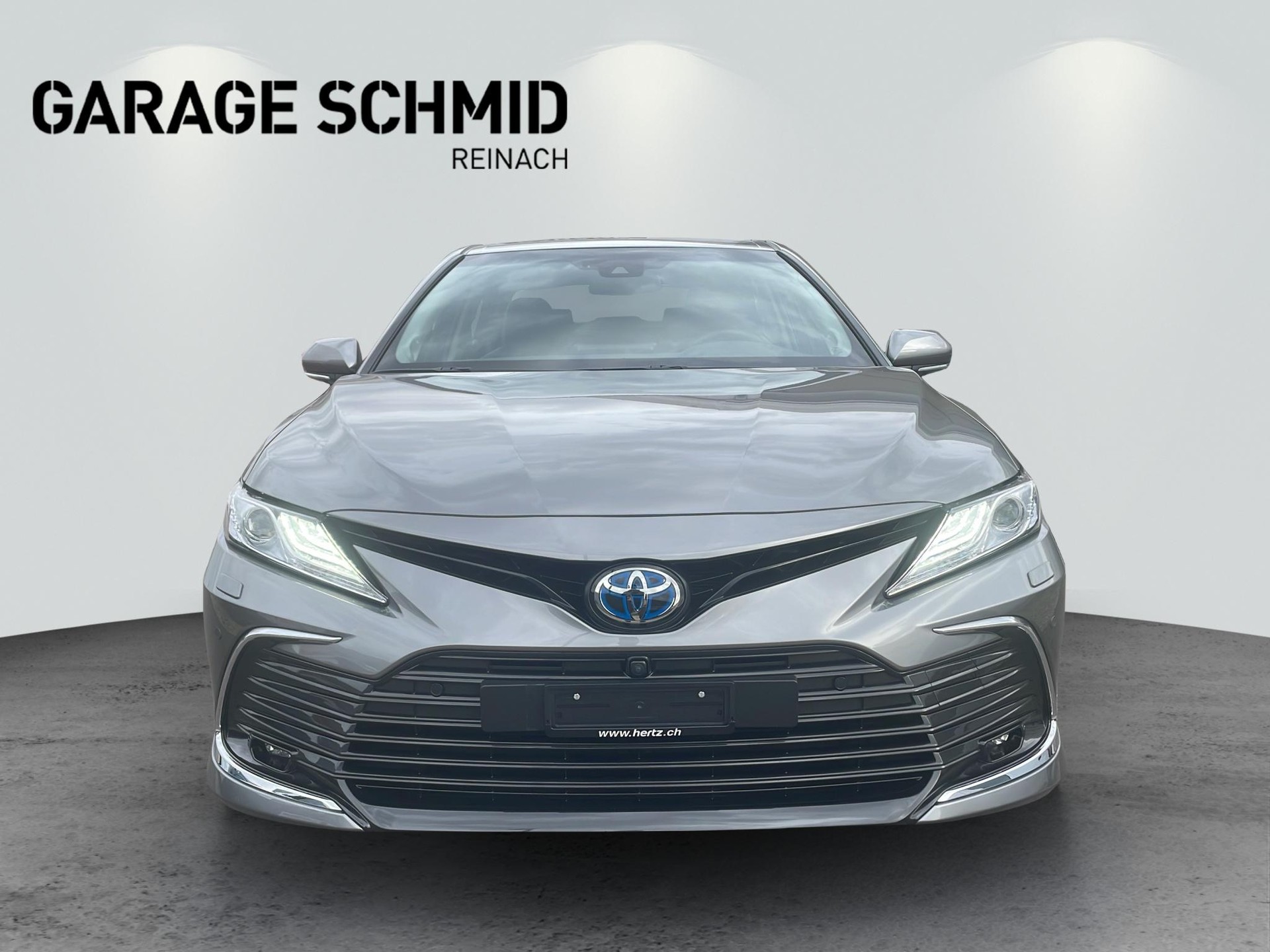 TOYOTA Camry 2.5 HSD Premium-showroom-element-1