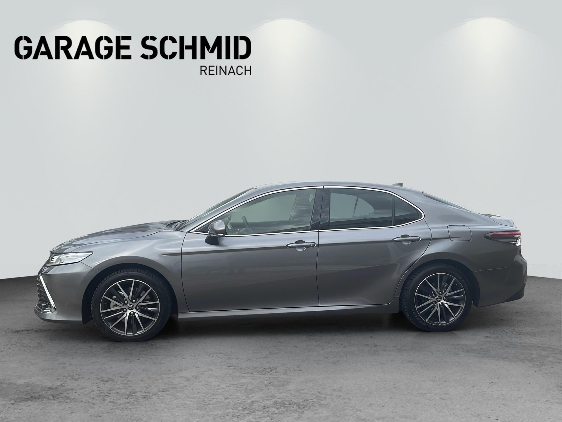 TOYOTA Camry 2.5 HSD Premium-showroom-element-3