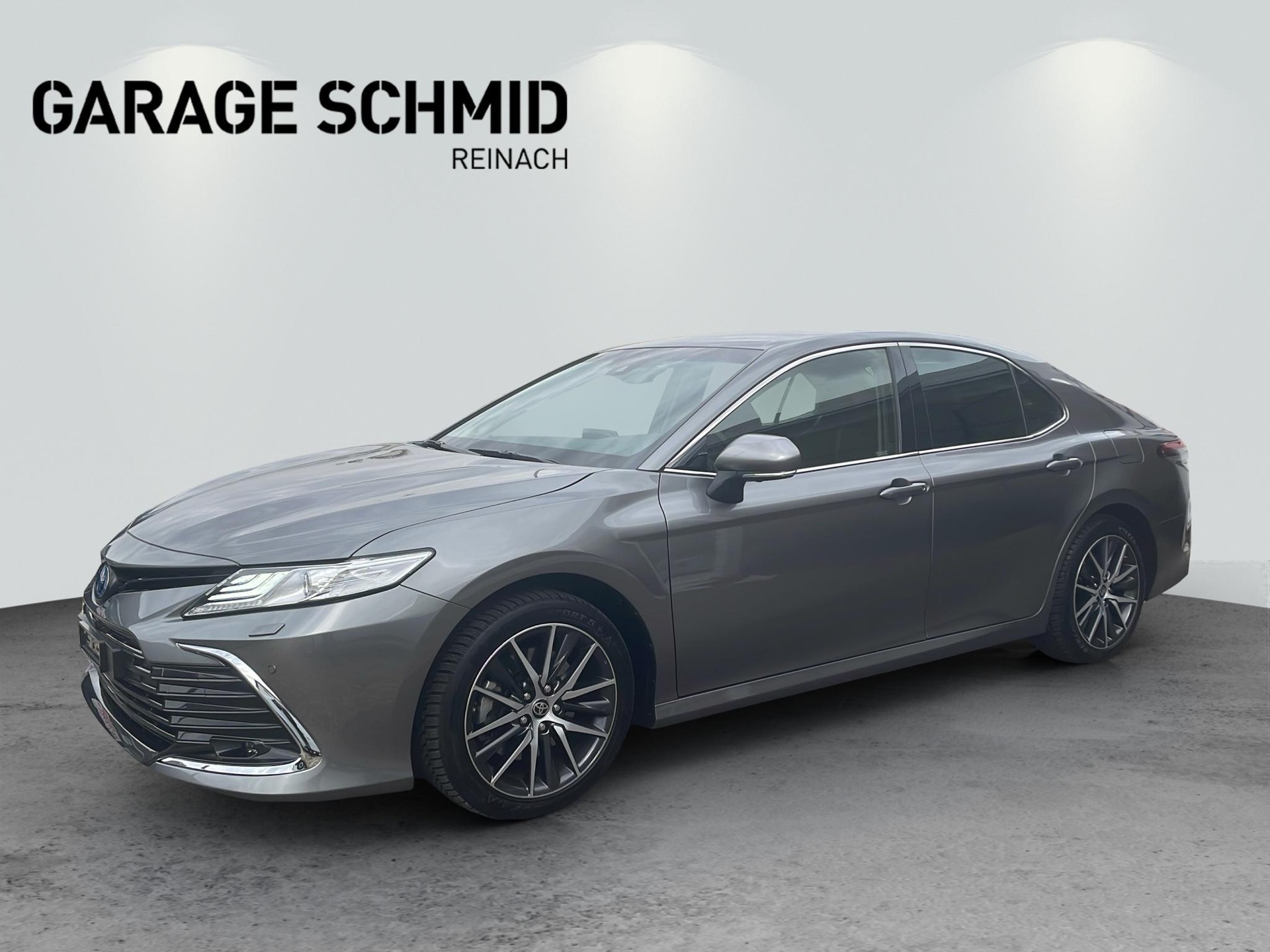 TOYOTA Camry 2.5 HSD Premium-showroom-element-2