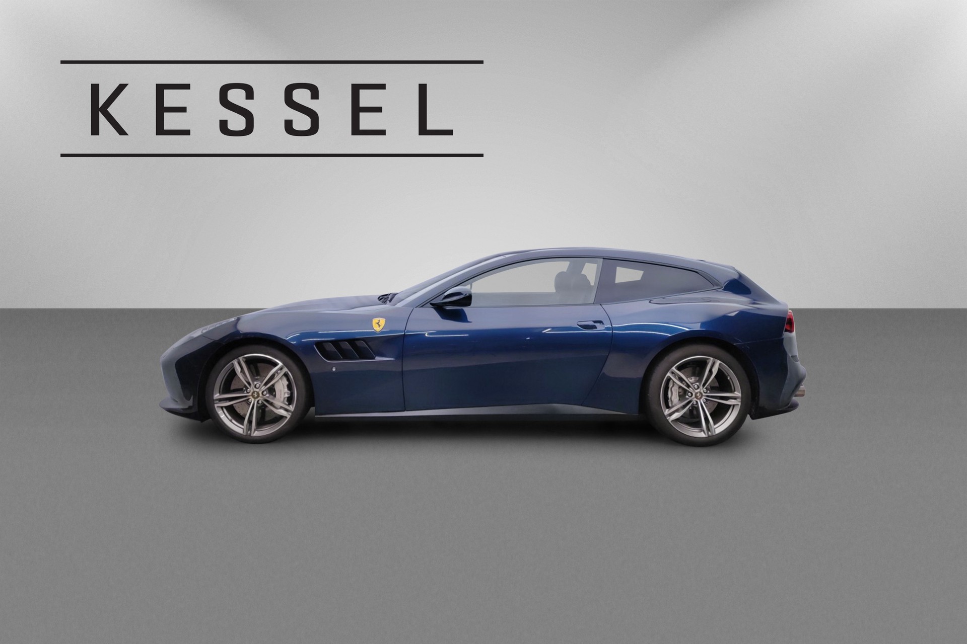 FERRARI GTC 4 Lusso-showroom-element-3