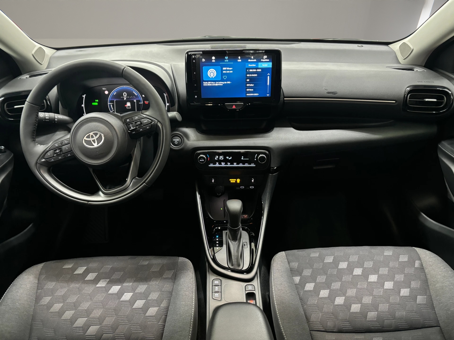 TOYOTA Yaris 1.5 Trend e-CVT-image-11