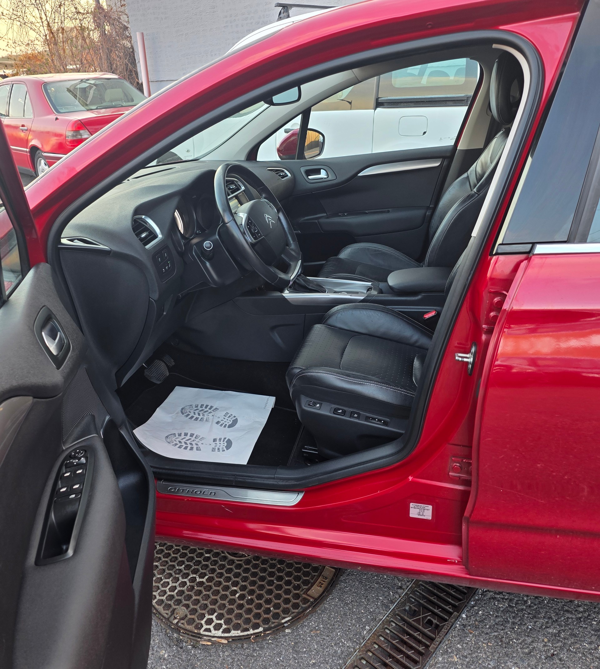 CITROEN C4 1.2 Pure Tech Shine Automatic-image-2