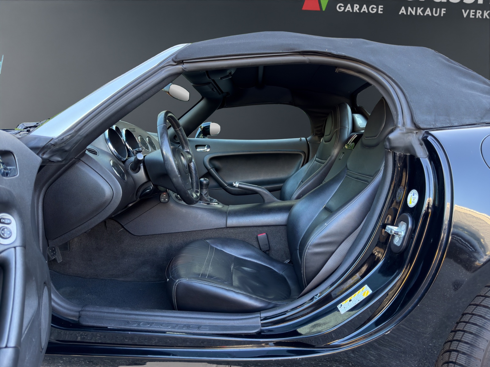 PONTIAC Solstice-image-11