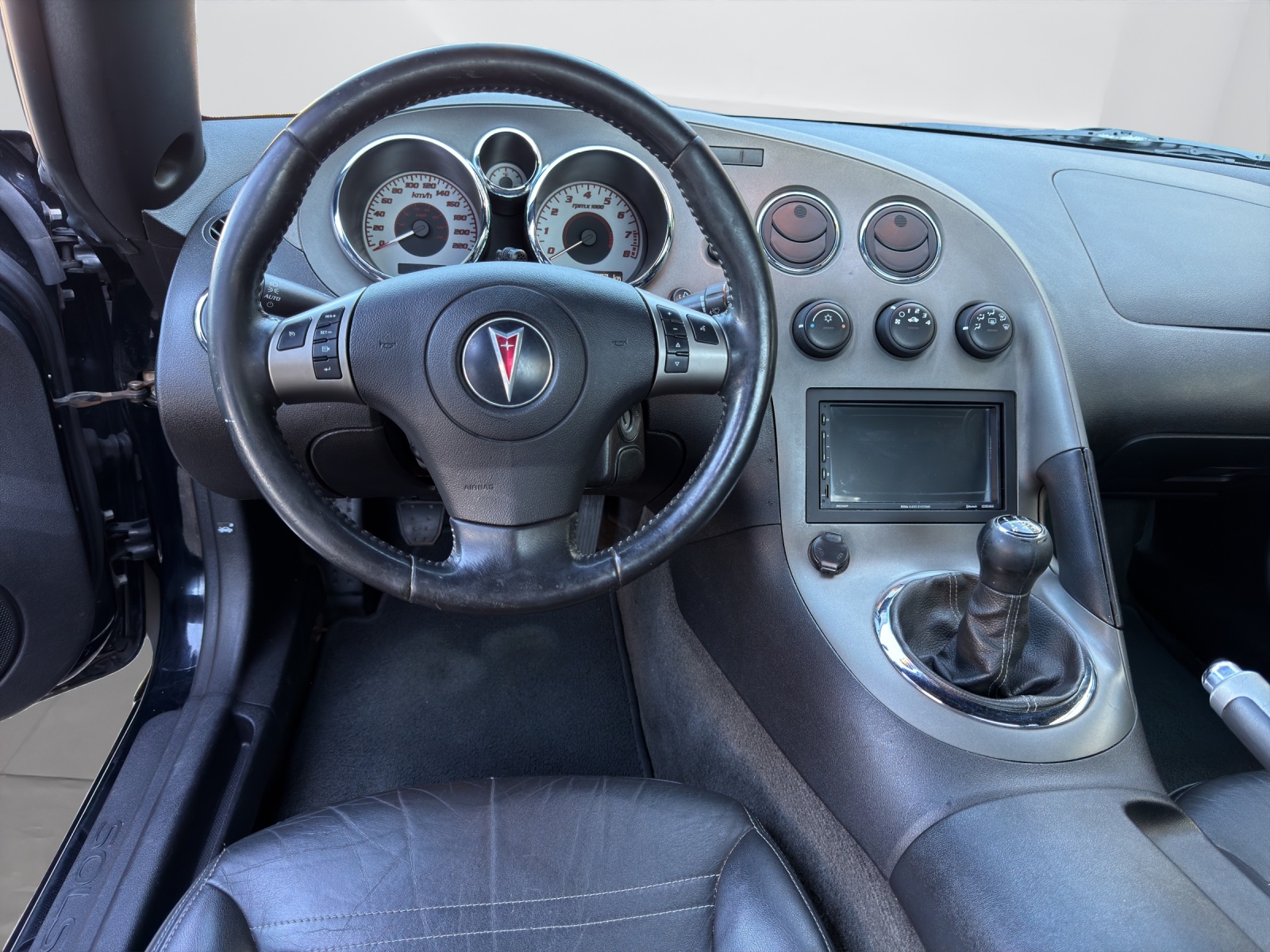 PONTIAC Solstice-image-15