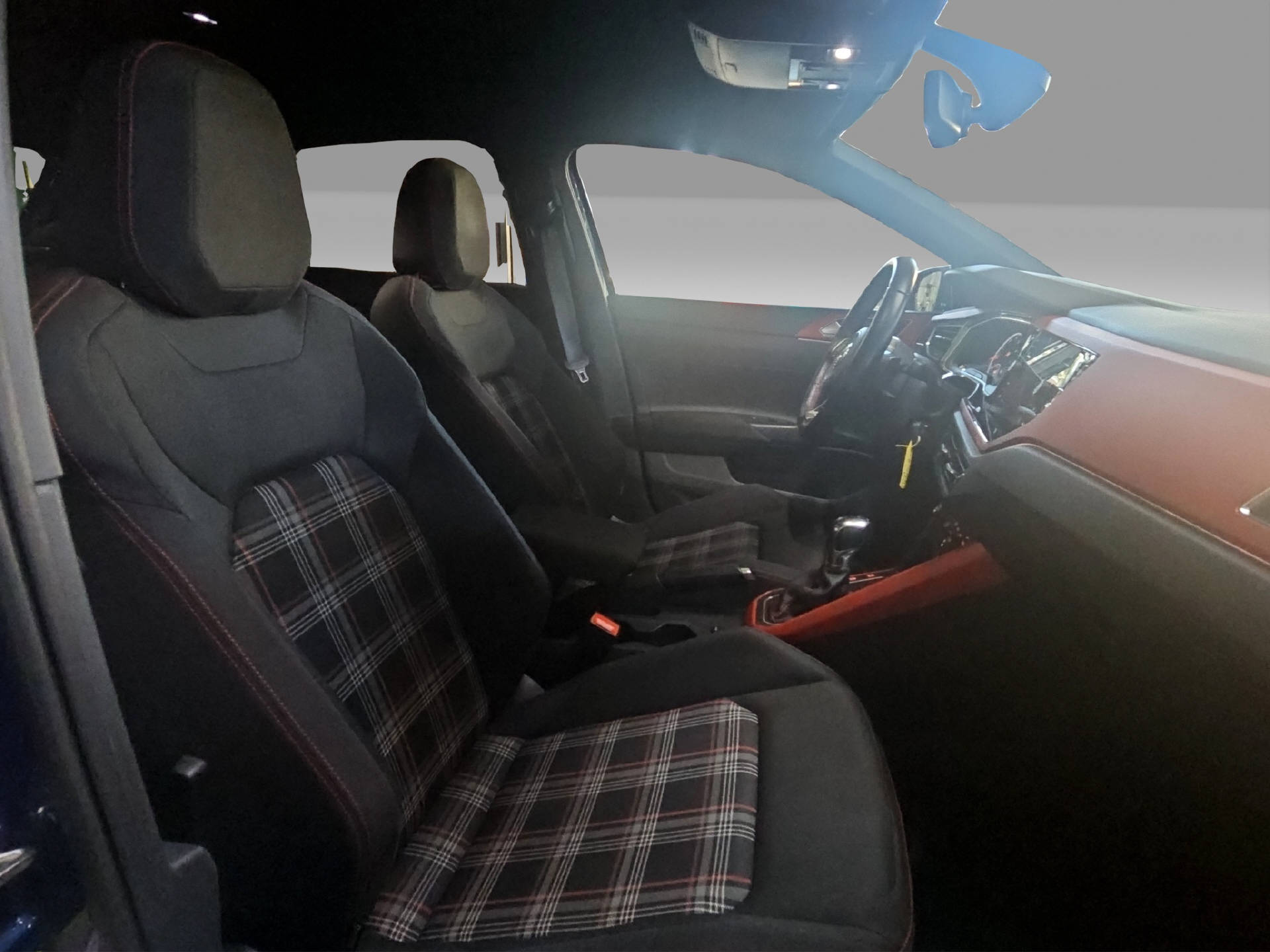 VW Polo 2.0 TSI GTI DSG-image-12