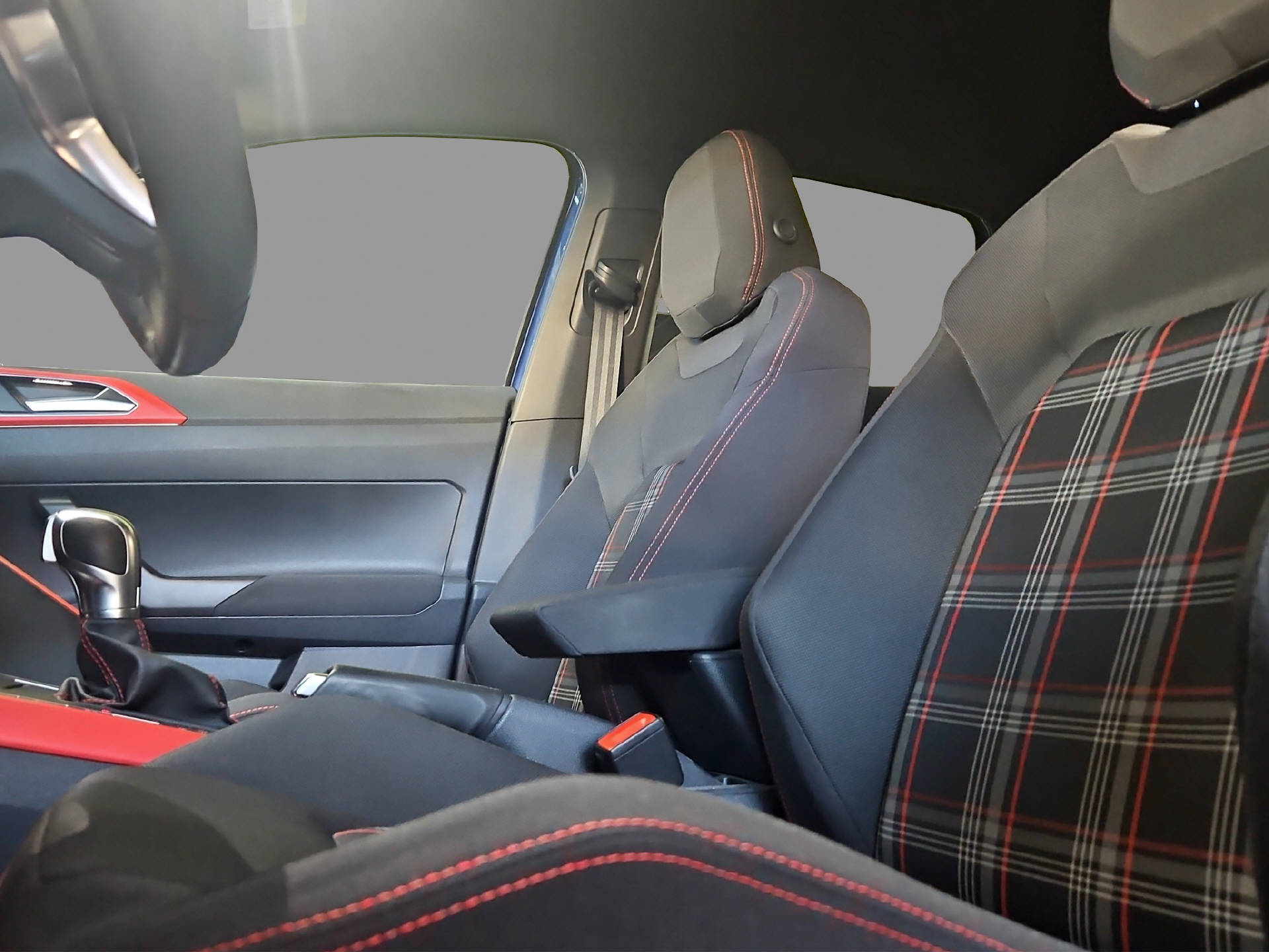 VW Polo 2.0 TSI GTI DSG-image-13