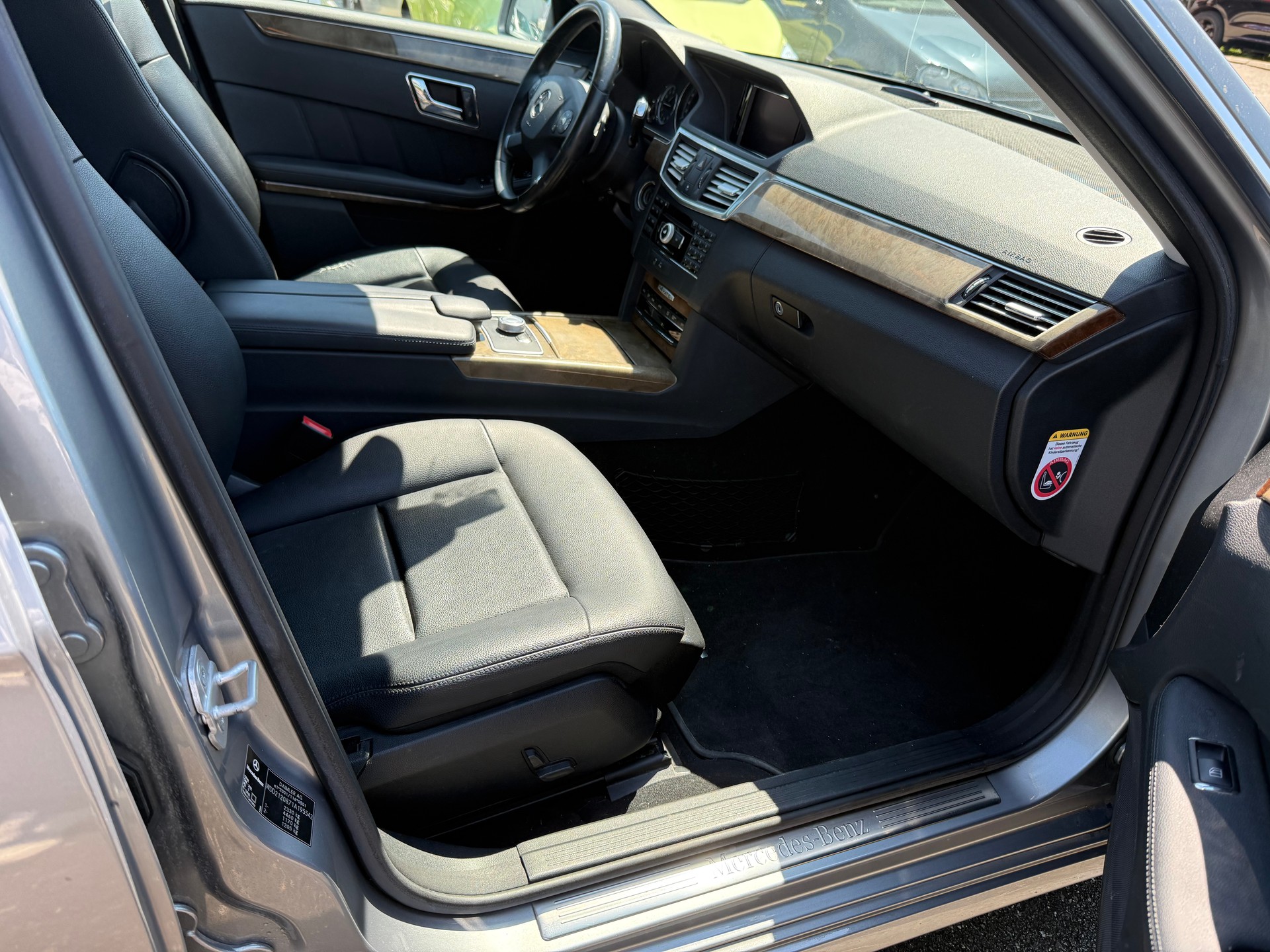 MERCEDES-BENZ E 350 4Matic 7G-Tronic-image-6