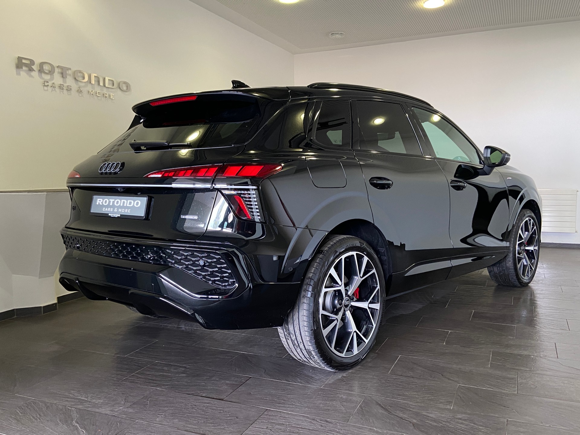 AUDI Q3 SUV TFSI 266 quattro S tronic Sline-showroom-element-1