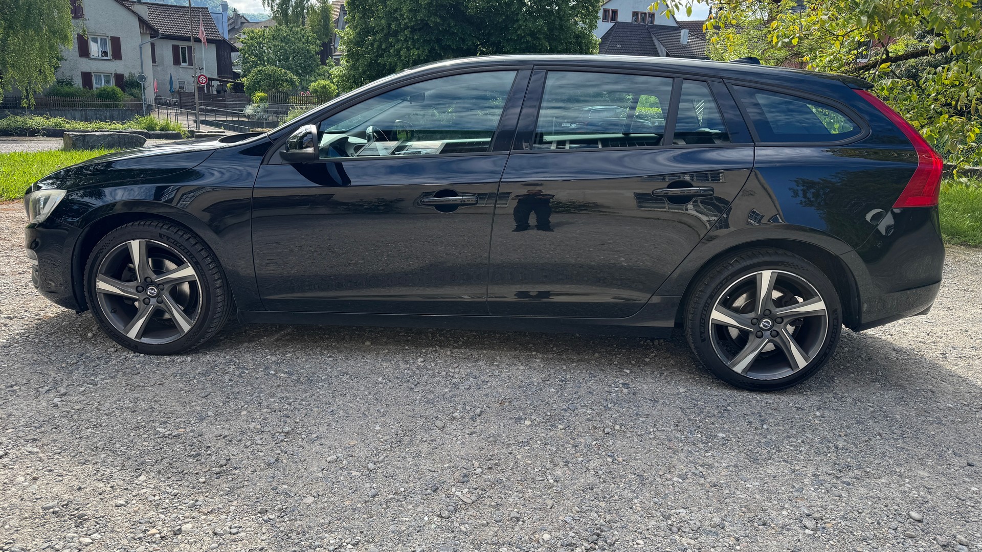VOLVO V60 D4 Momentum Geartronic-image-10