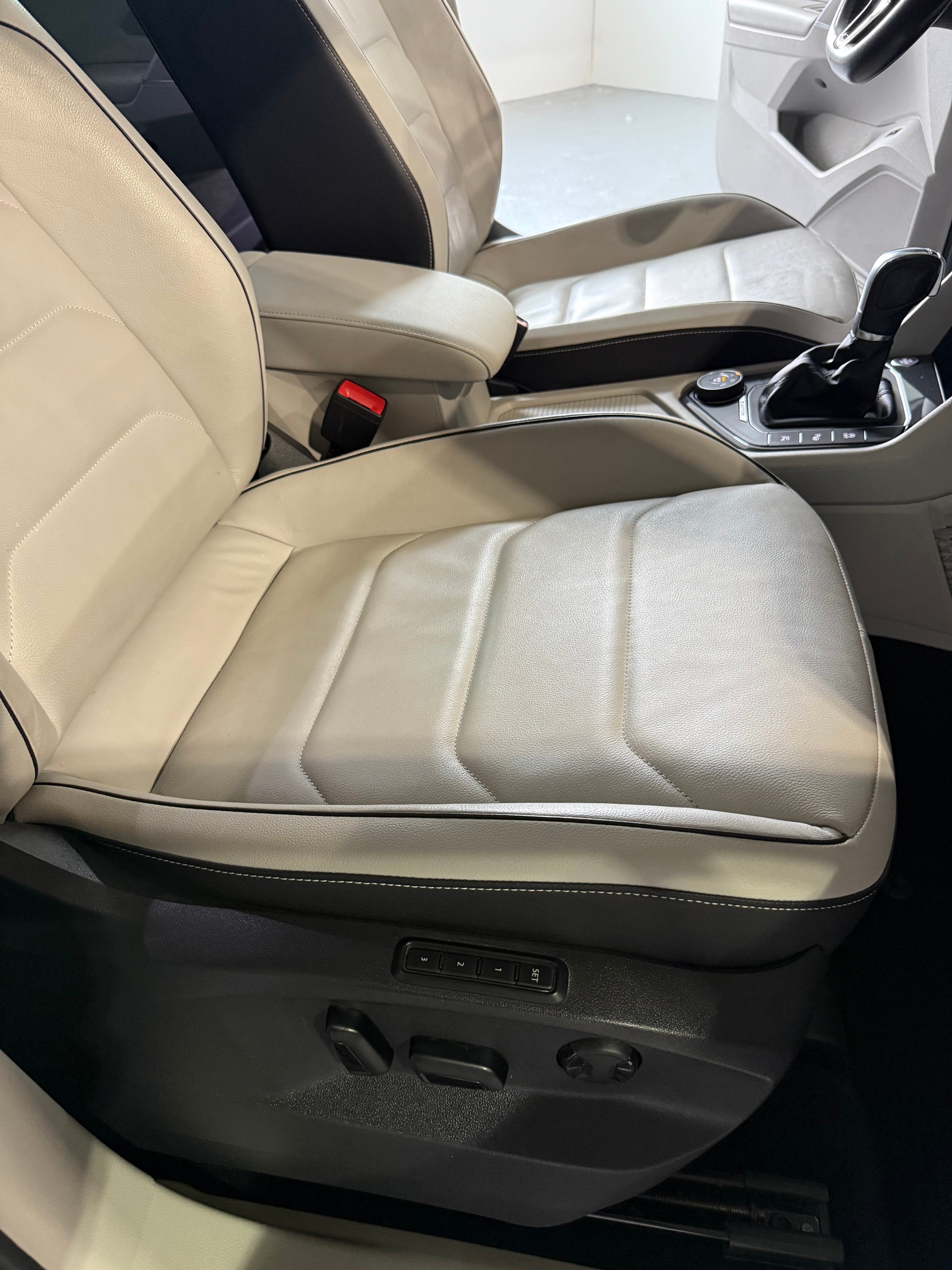 VW Tiguan 2.0 TDI SCR Highline 4Motion DSG-image-14