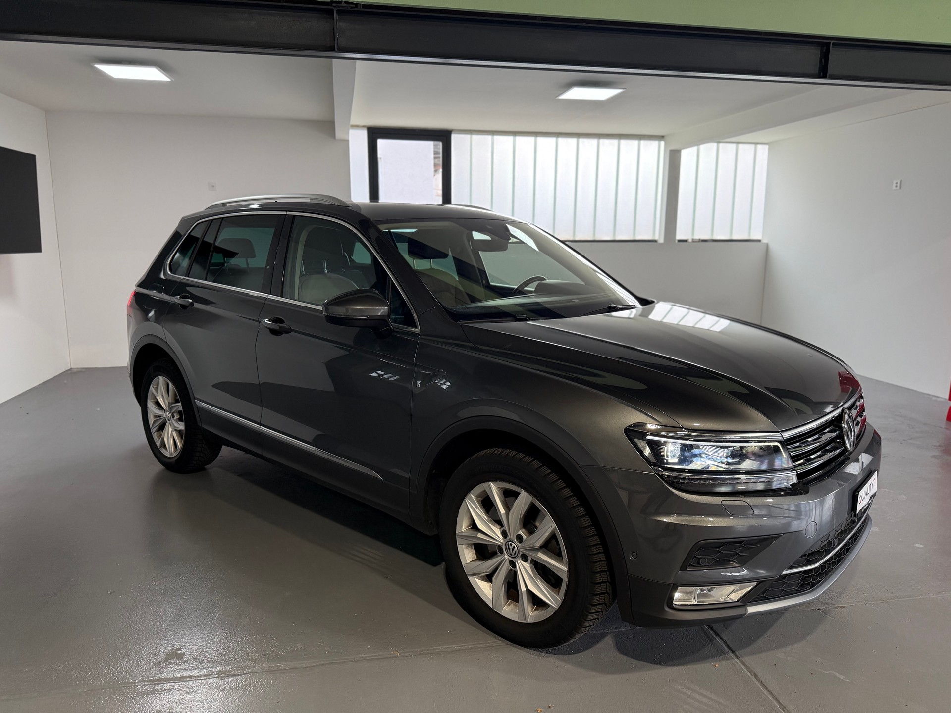 VW Tiguan 2.0 TDI SCR Highline 4Motion DSG-image-1