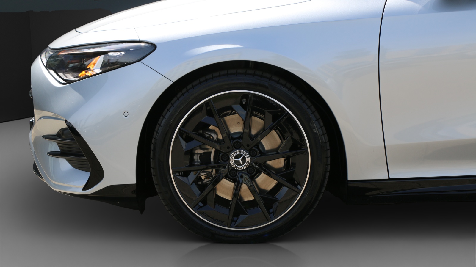 MERCEDES-BENZ CLA 220 4MATIC-image-4
