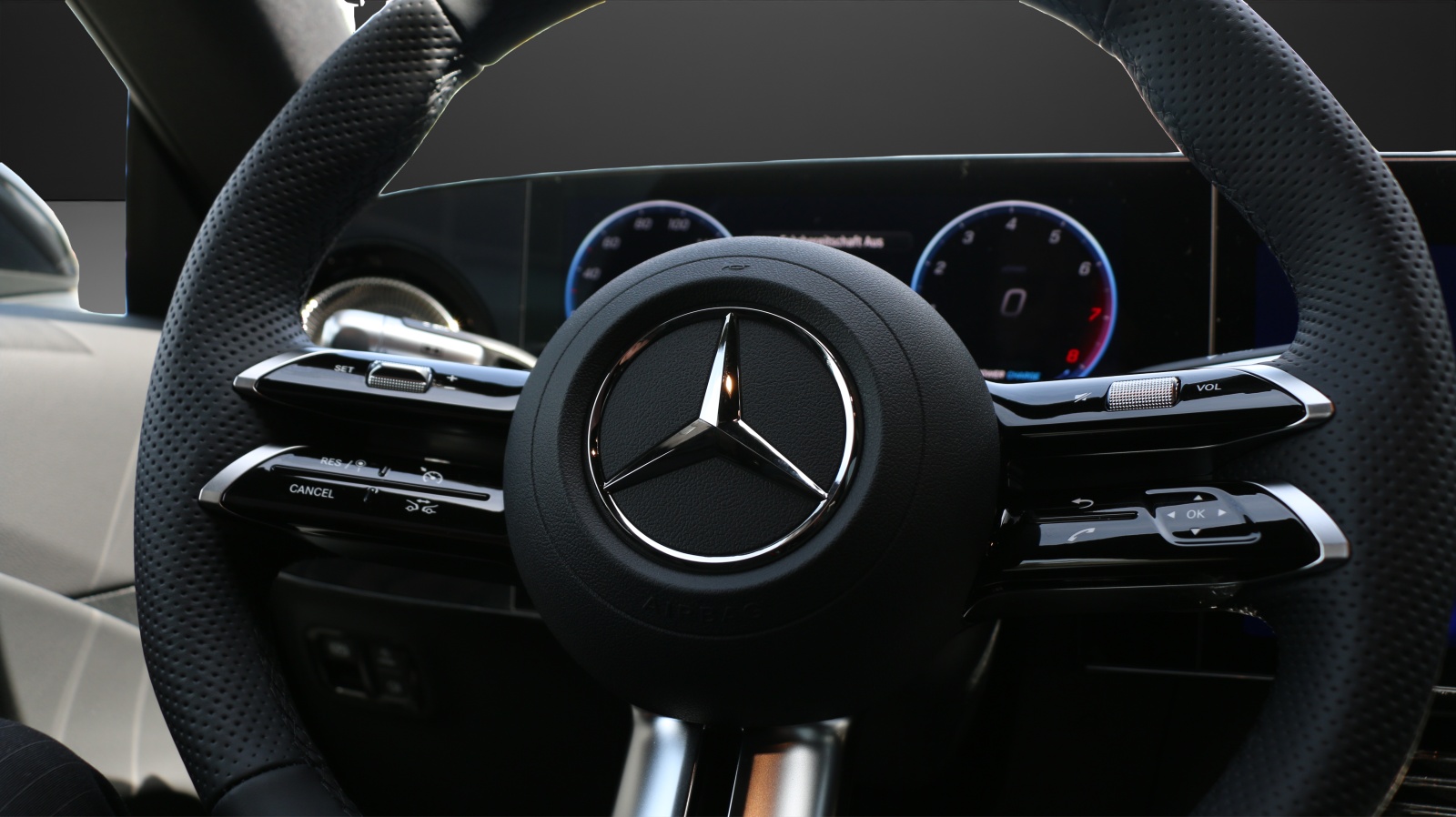 MERCEDES-BENZ CLA 220 4MATIC-image-8