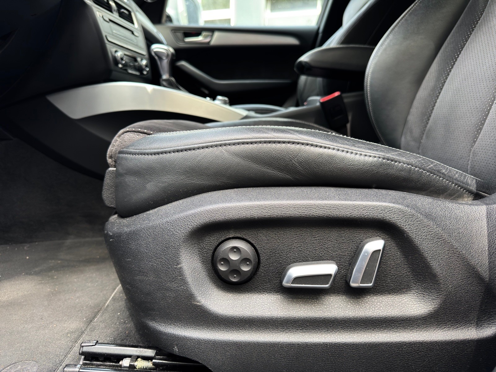 AUDI Q5 2.0 TDI quattro S-tronic-image-17