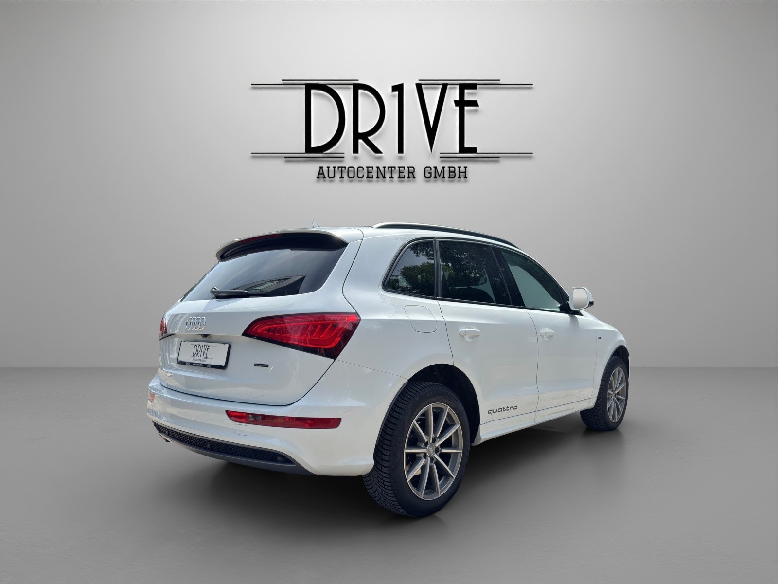 AUDI Q5 2.0 TDI quattro S-tronic-image-4
