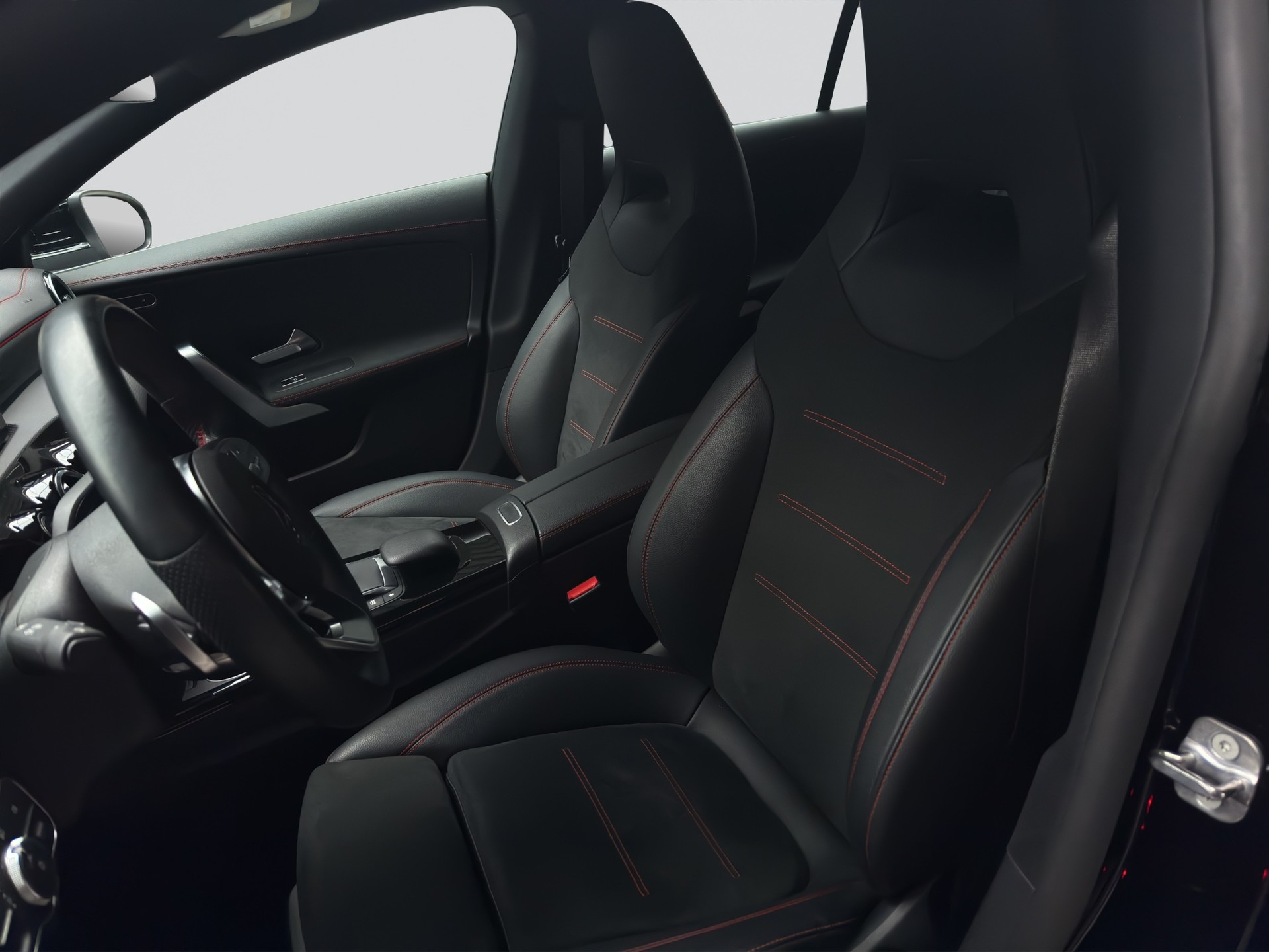 MERCEDES-BENZ CLA Shooting Brake 250 e 8G-DCT AMG Line-image-5
