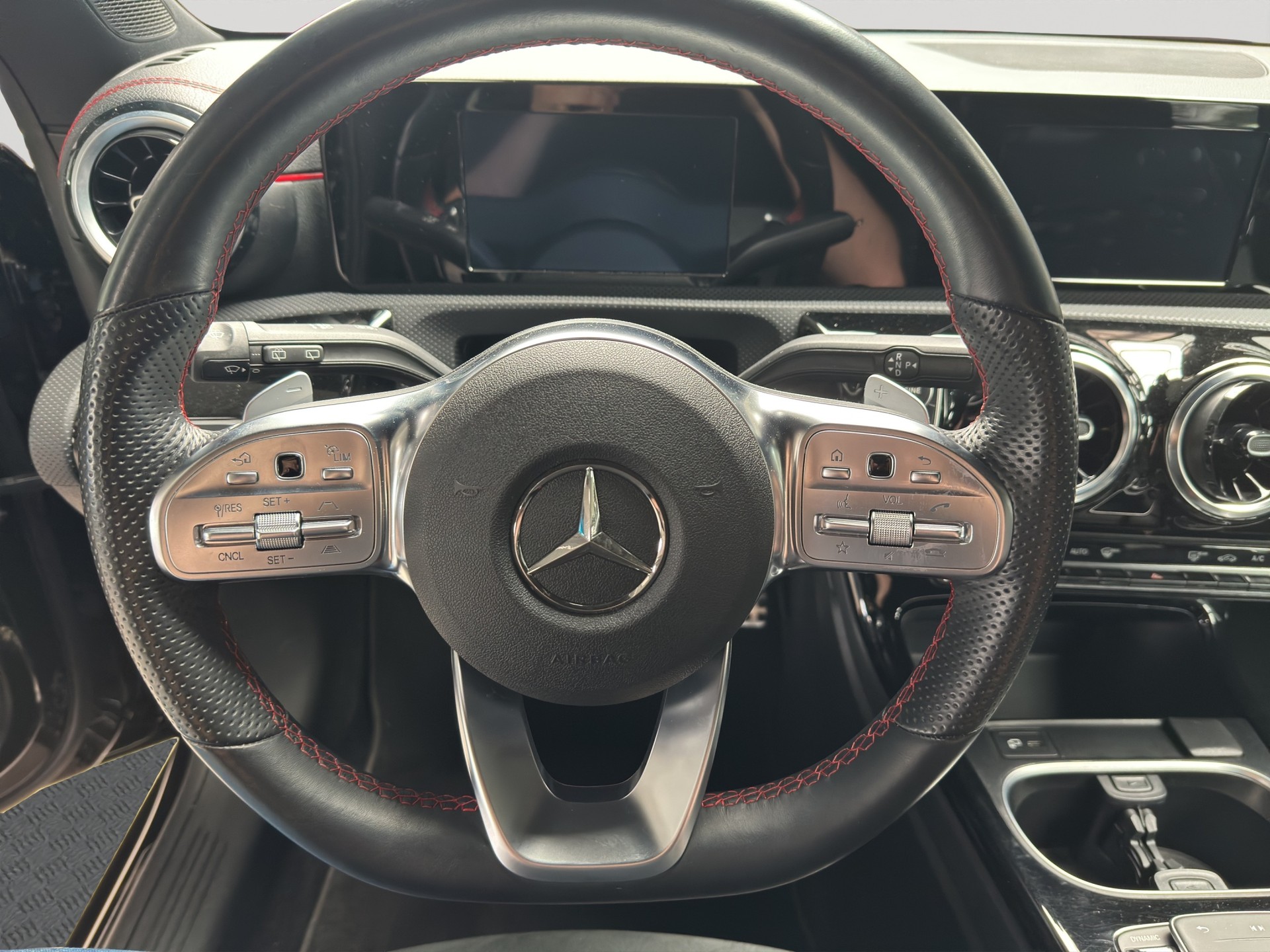 MERCEDES-BENZ CLA Shooting Brake 250 e 8G-DCT AMG Line-image-9