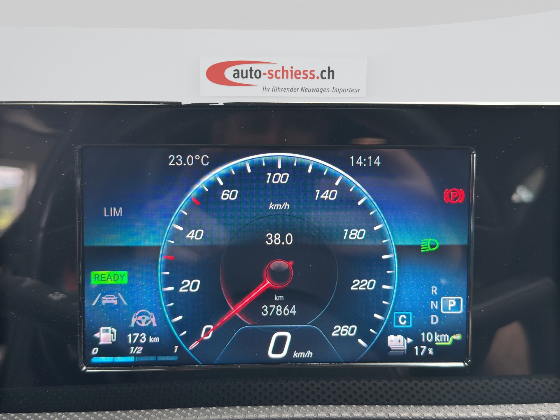 MERCEDES-BENZ CLA Shooting Brake 250 e 8G-DCT AMG Line-image-10