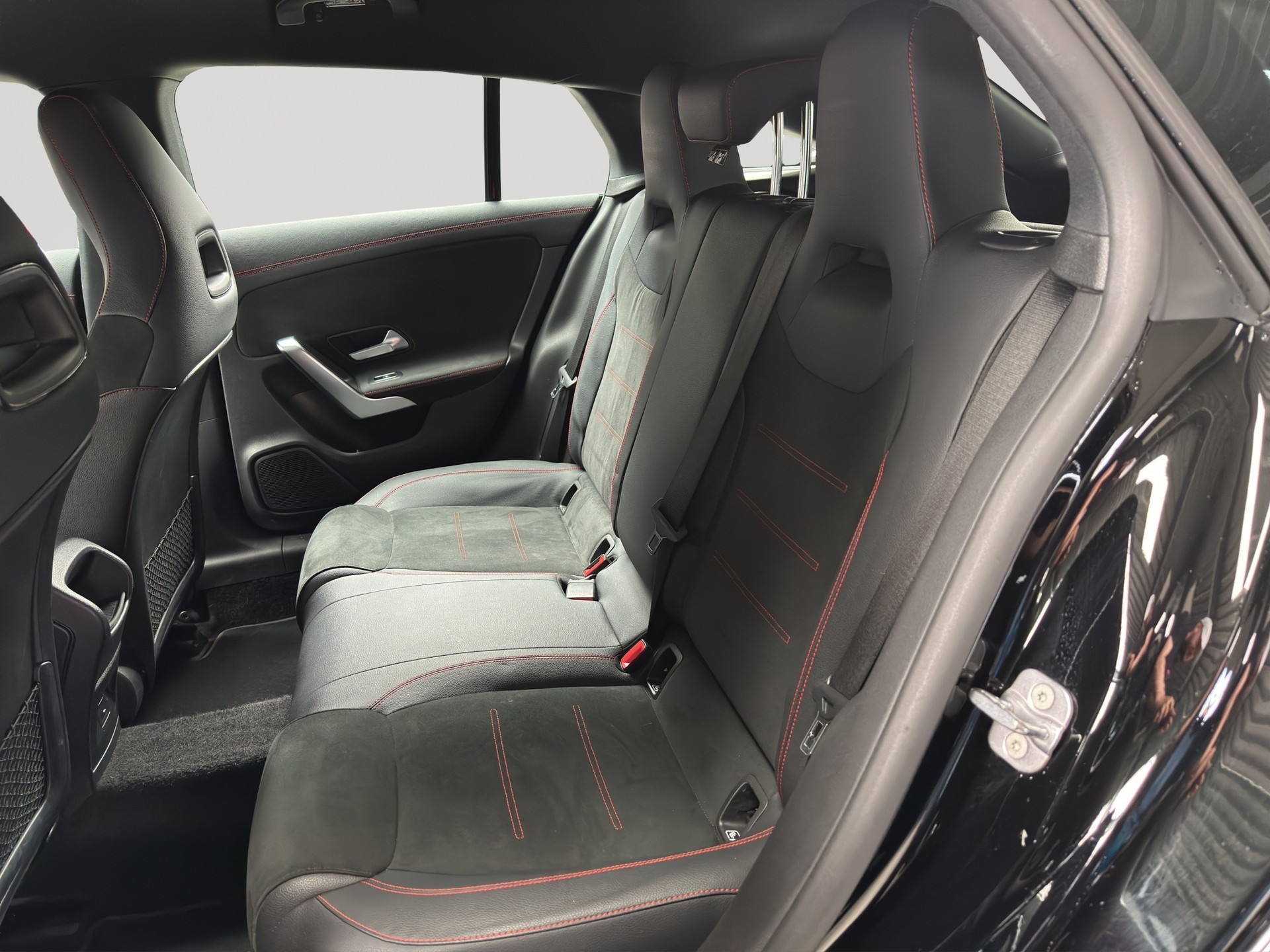 MERCEDES-BENZ CLA Shooting Brake 250 e 8G-DCT AMG Line-image-7