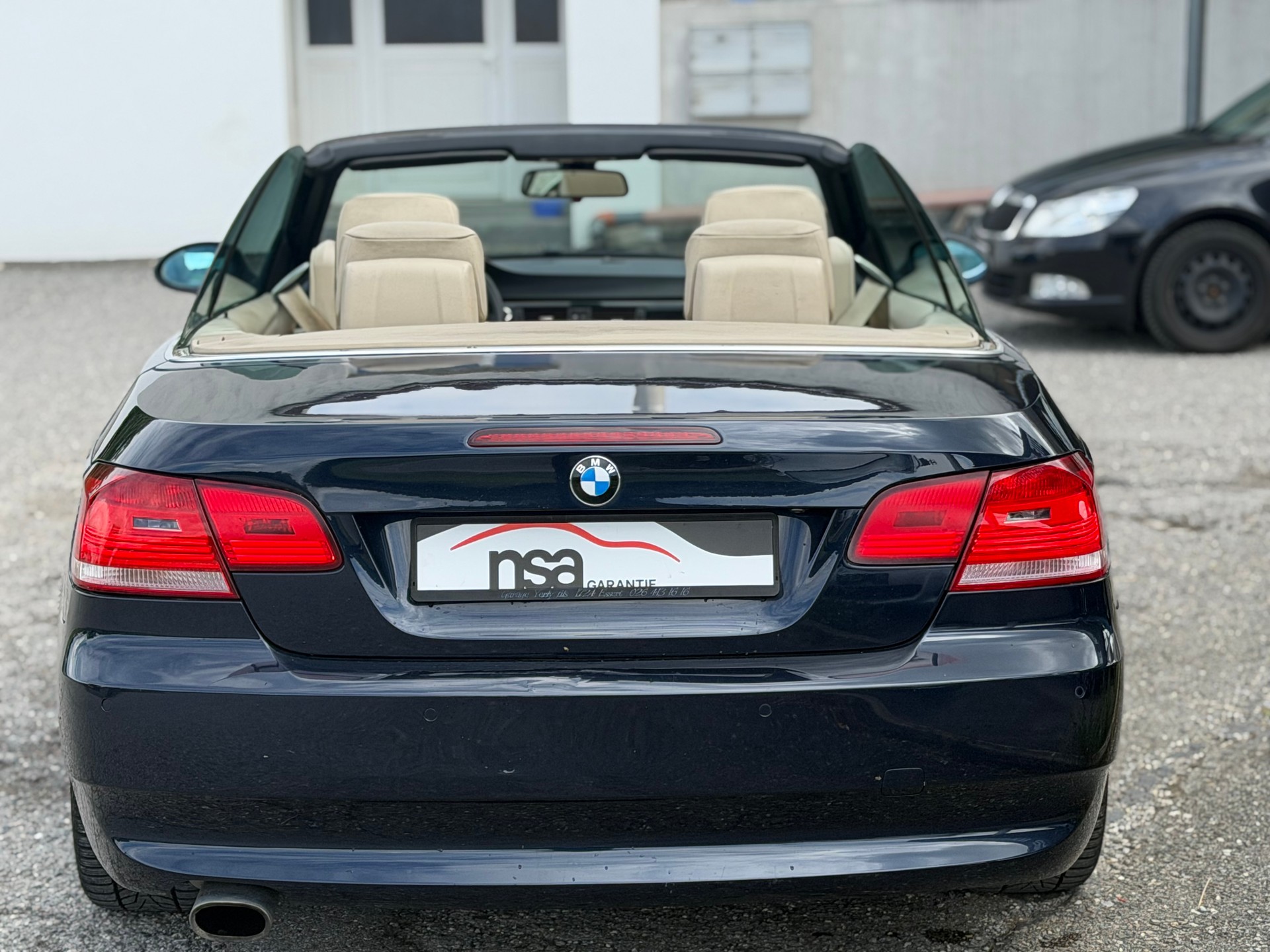 BMW 320i Cabriolet-image-4
