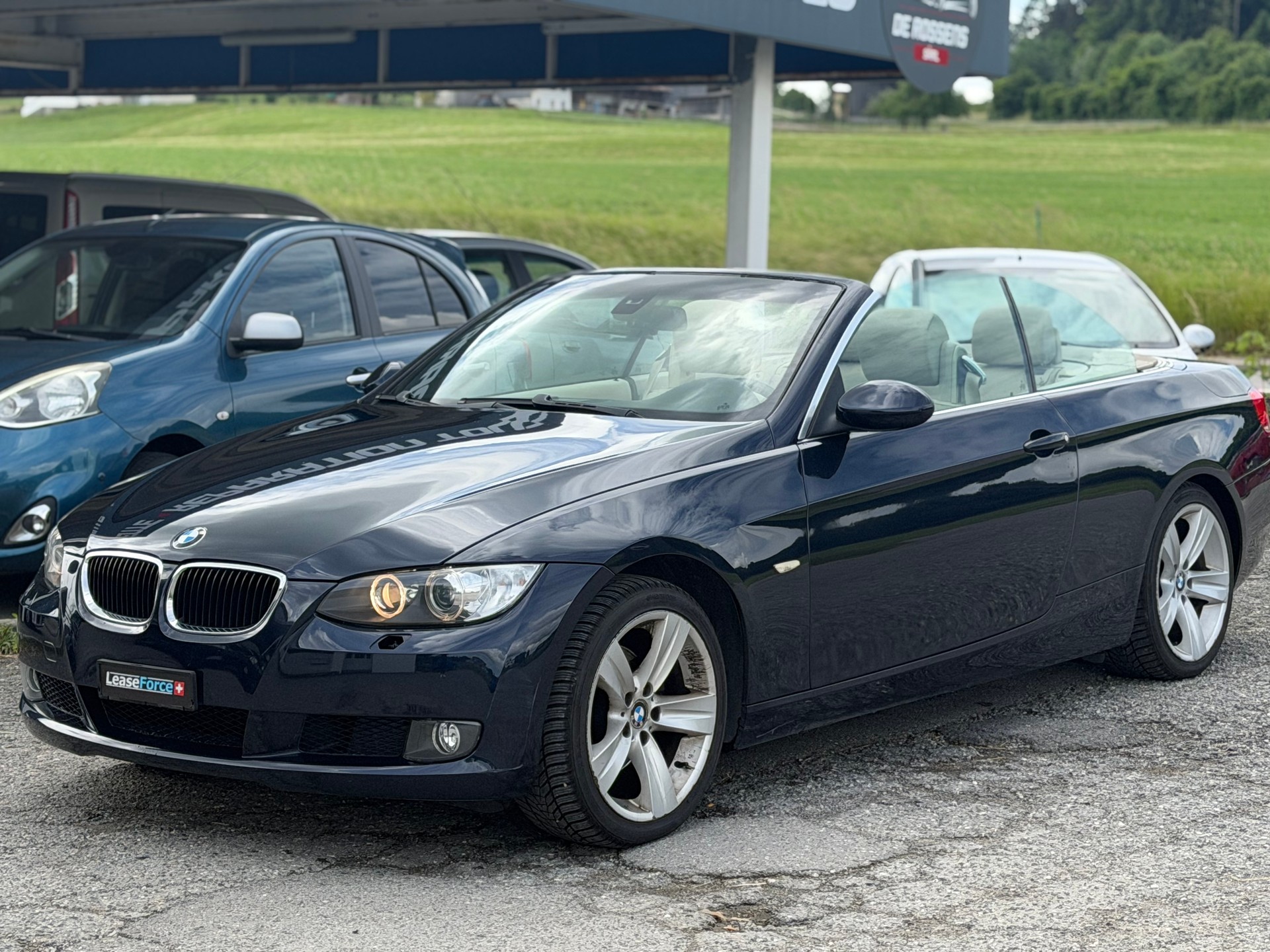 BMW 320i Cabriolet-image-2