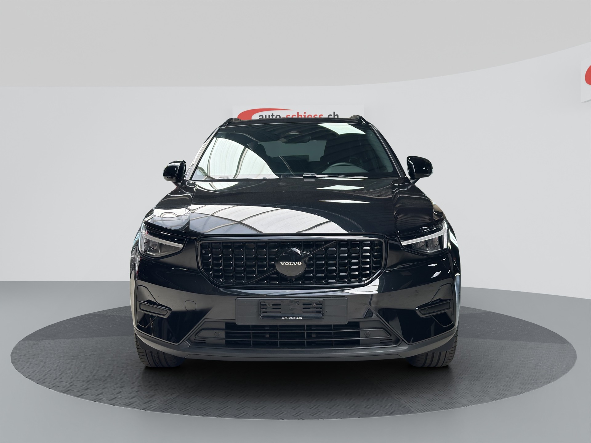 VOLVO XC40 B3 Benzin Mild Hybrid Plus Black Edition-image-1