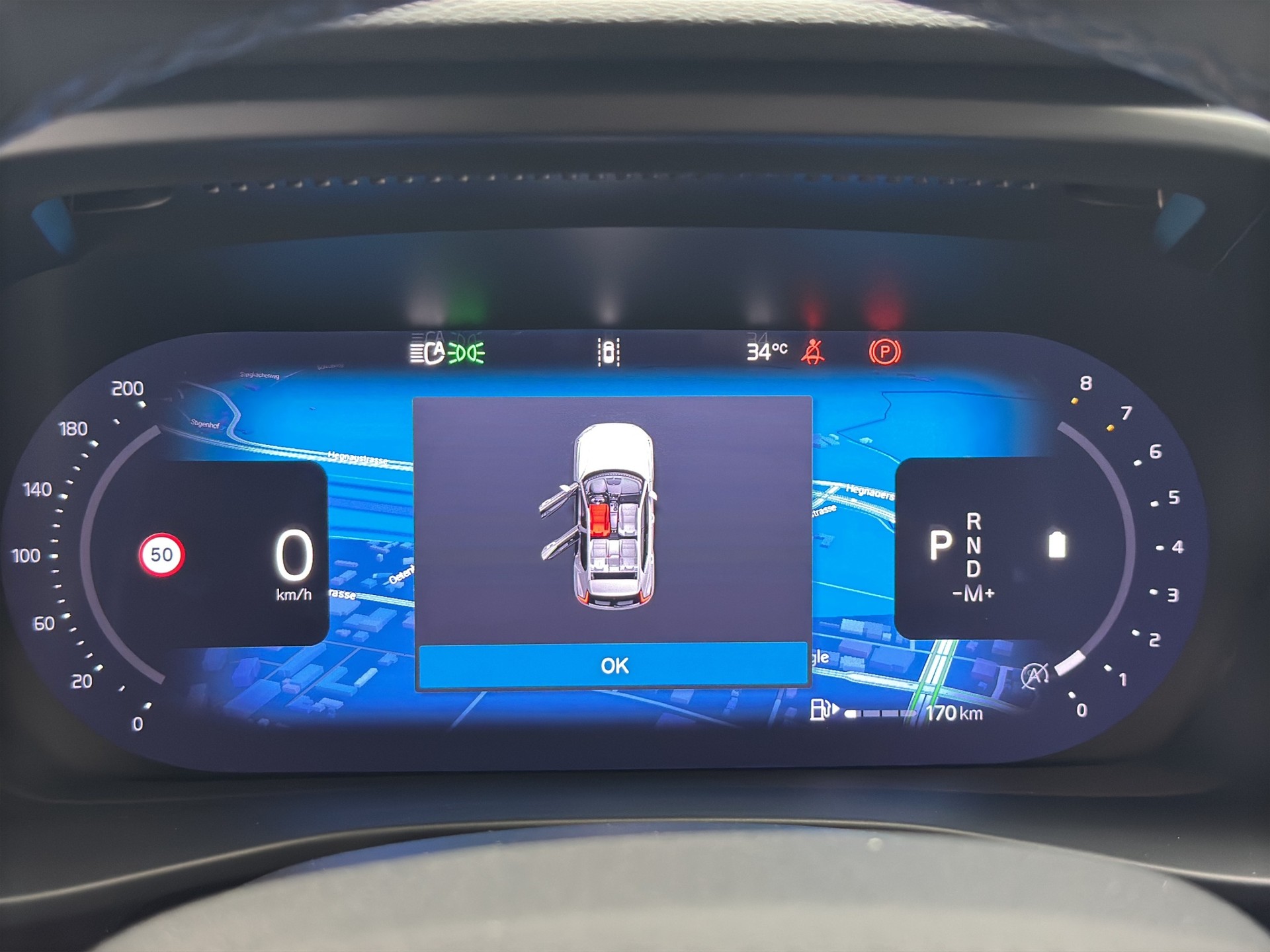 VOLVO XC40 B3 Benzin Mild Hybrid Plus Black Edition-image-11