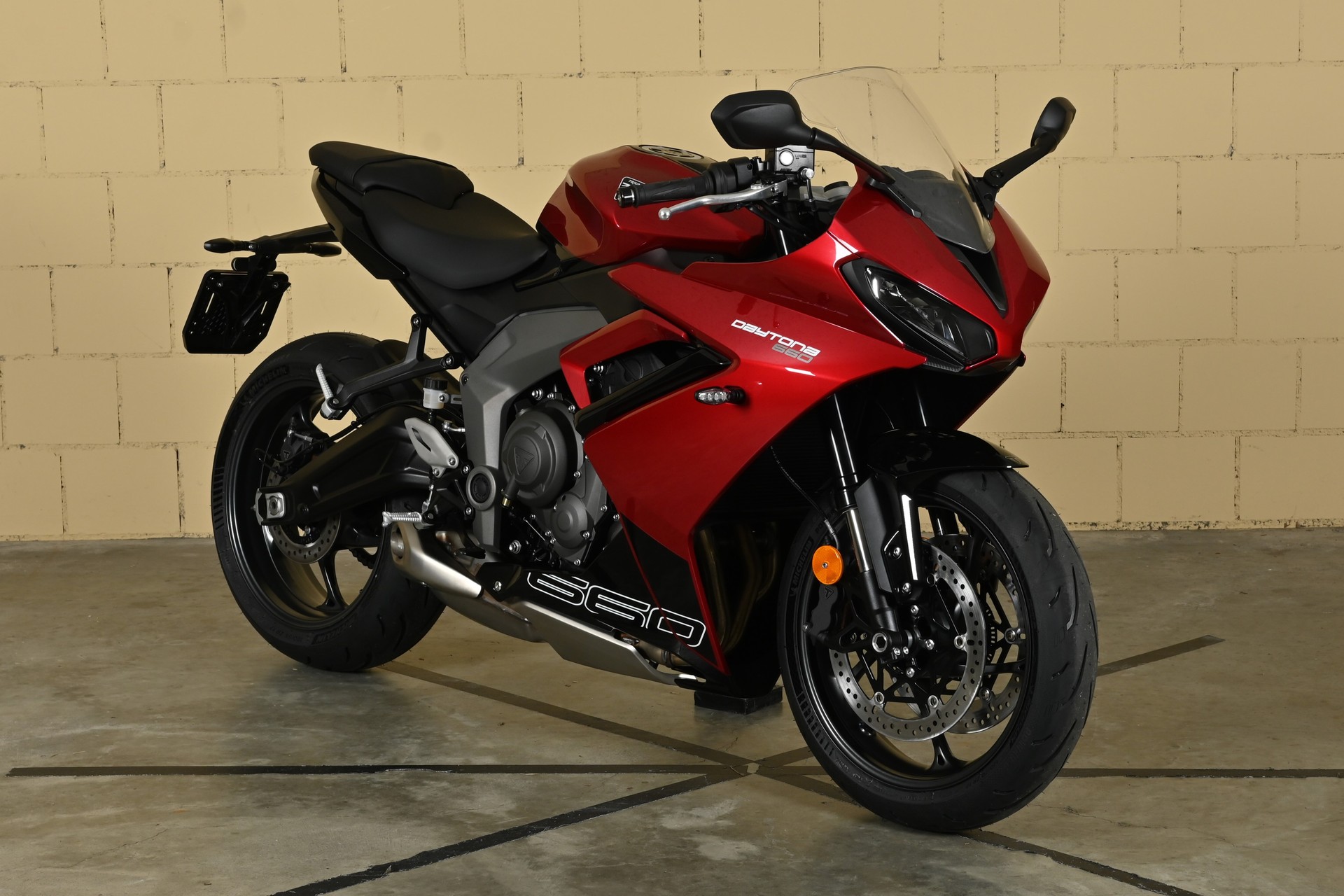 TRIUMPH Daytona 660-image-1