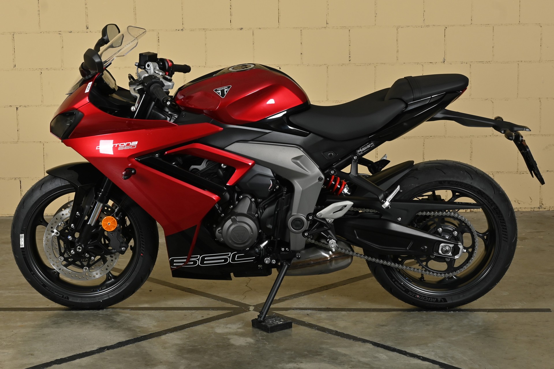 TRIUMPH Daytona 660-image-3